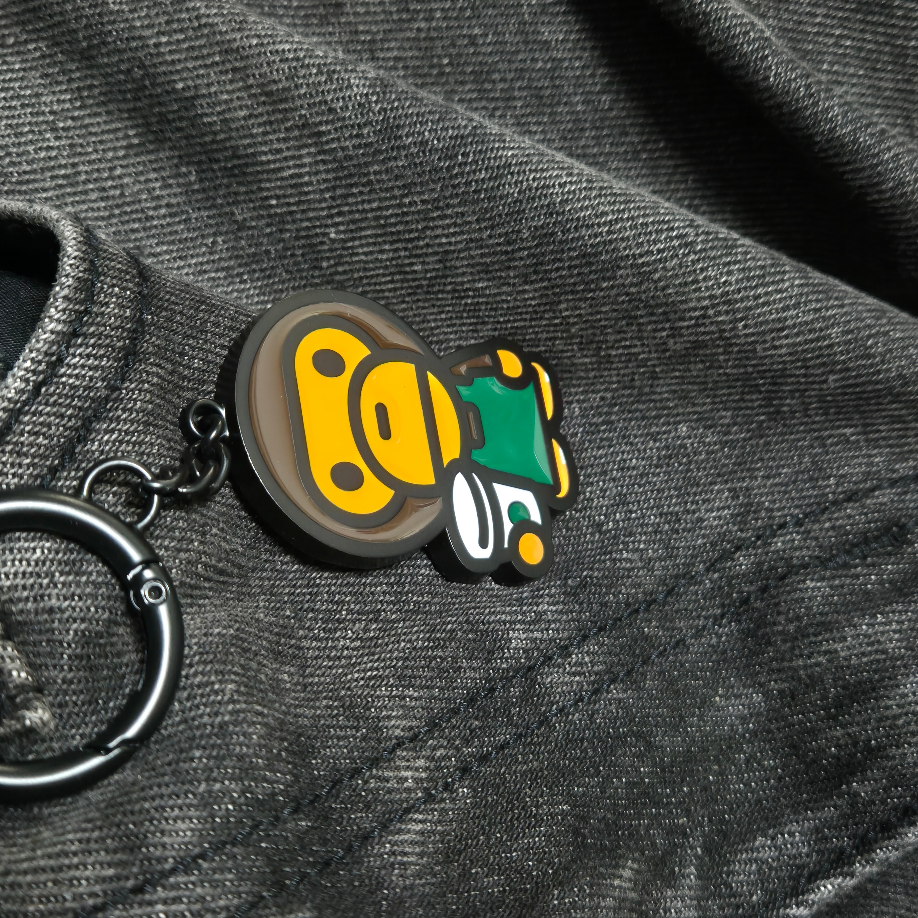 Starbucks x BAPE Baby Milo Keychain 착용 스타일 - 1