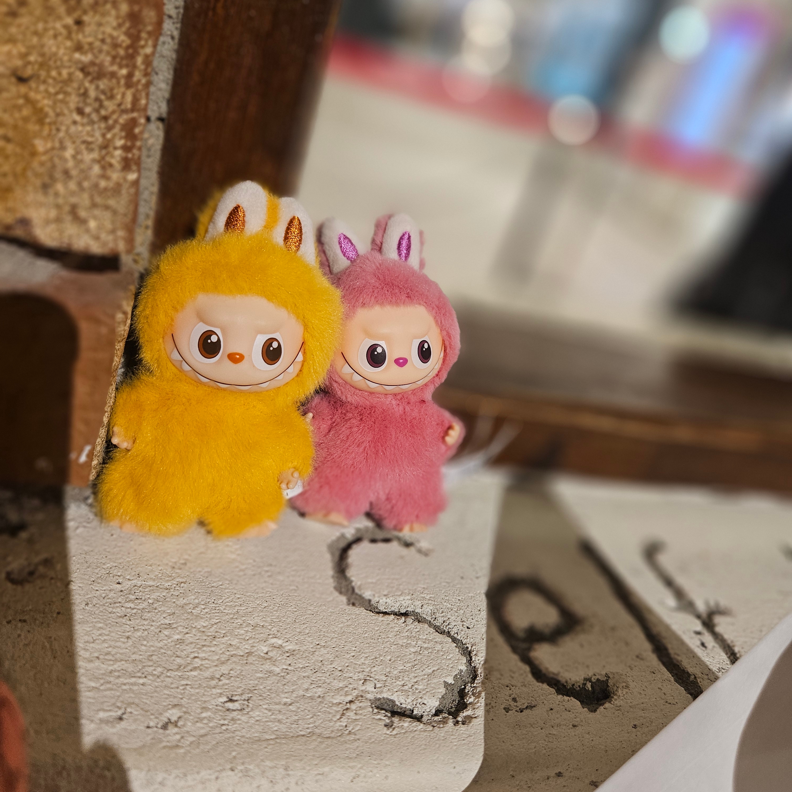 Pop Mart Labubu The Monsters Pin For Love Series Vinyl Plush Pendant (N-Z) Y (Opened Case), Pop Mart Labubu The Monsters Pin For Love Series Vinyl Plush Pendant (N-Z) Q (Opened Case) 착용 스타일