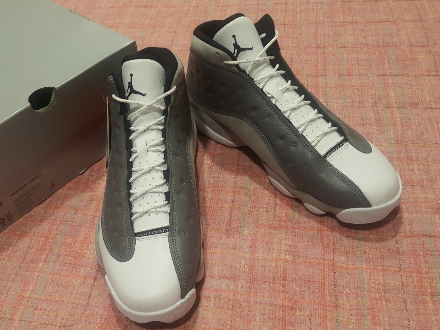 Jordan 13 Retro Atmosphere Grey 착용 스타일