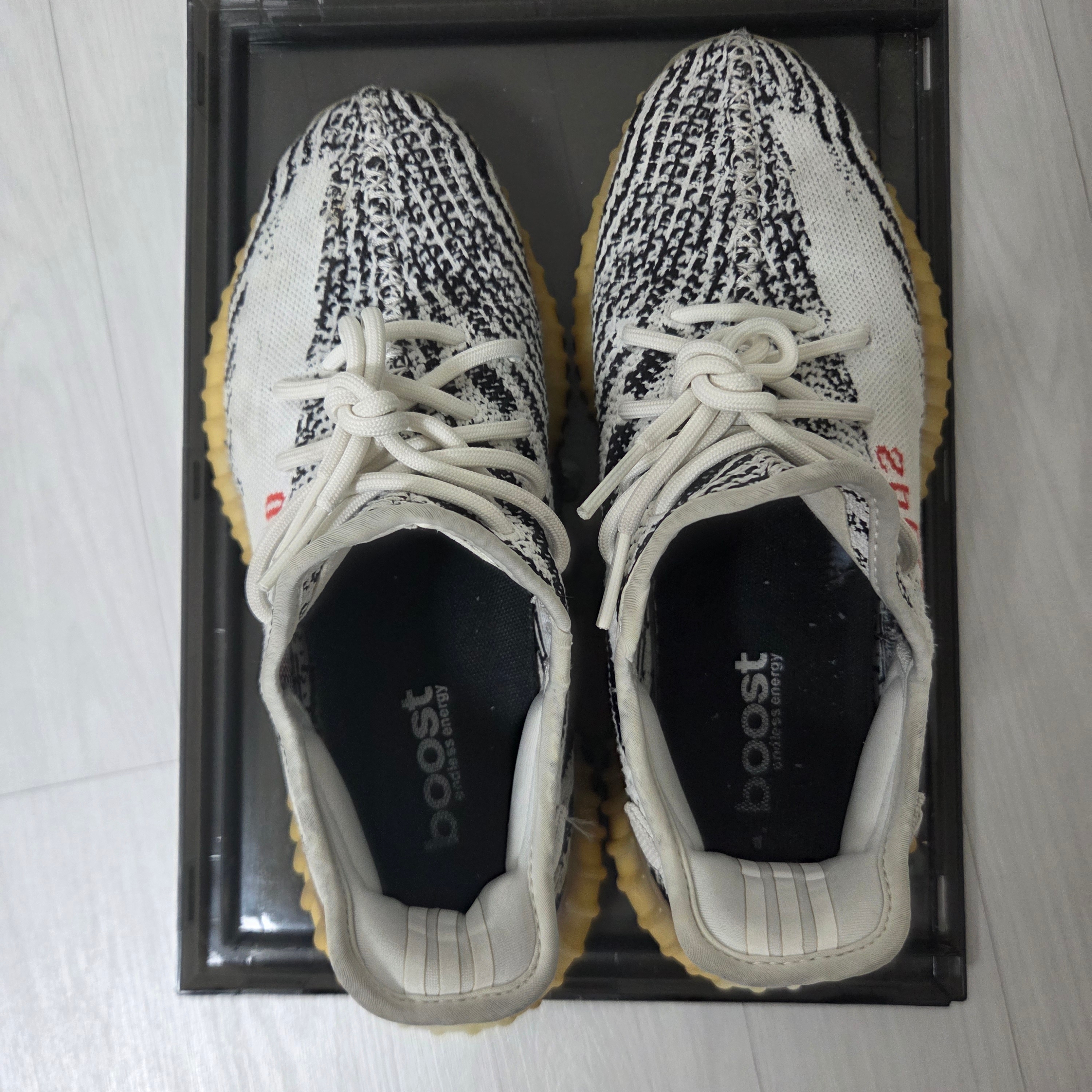 Adidas Yeezy Boost 350 V2 Zebra 2017/2019/2020 착용 스타일