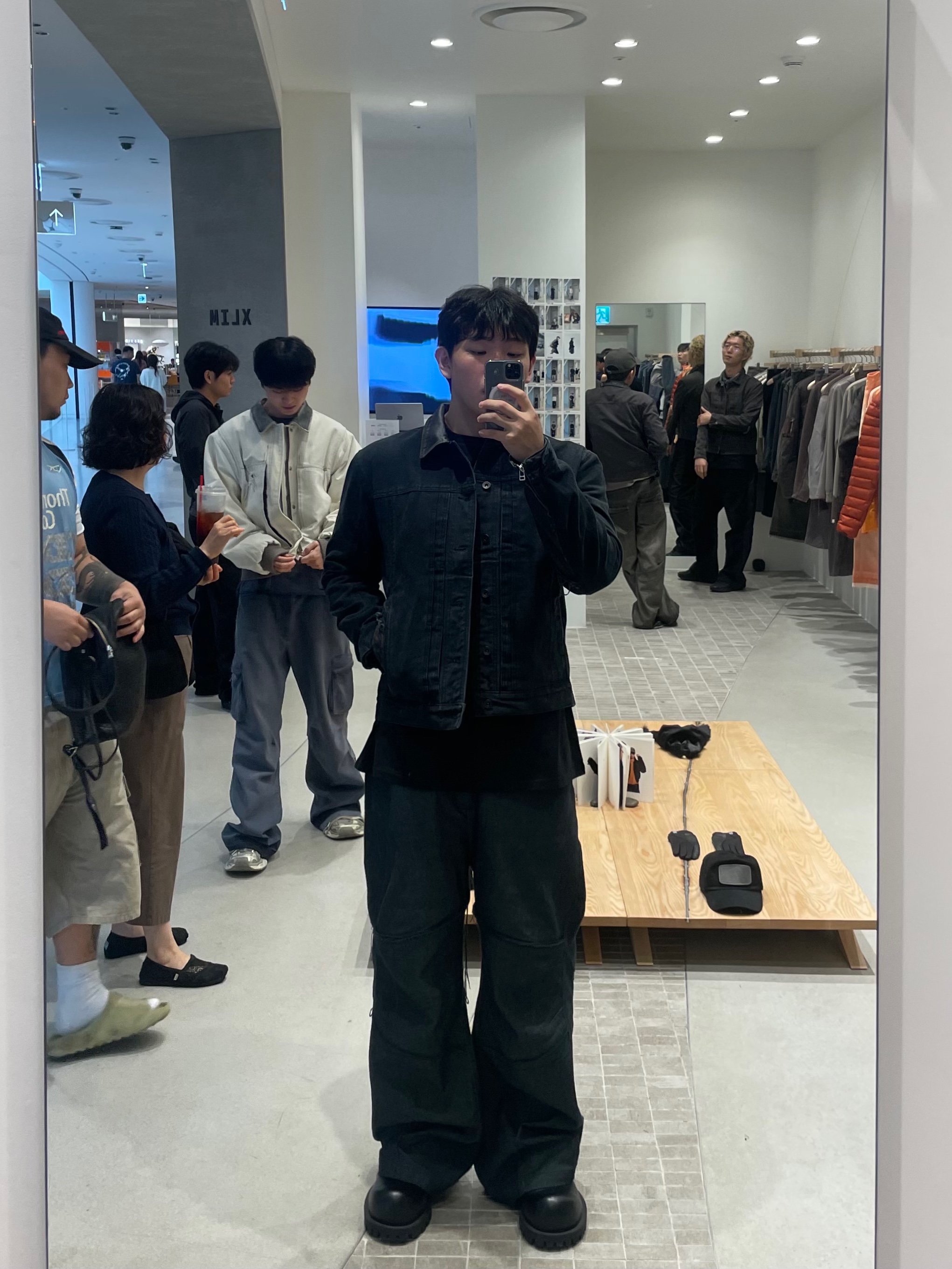 Xlim Ep.6 01 Sleeve T-Shirt Black, Xlim Ep.6 04 Trousers Black 착용 스타일 - 4