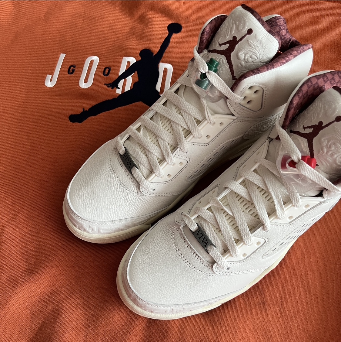 Jordan 5 Retro El Grito Sail and Dark Pony 착용 스타일 - 1