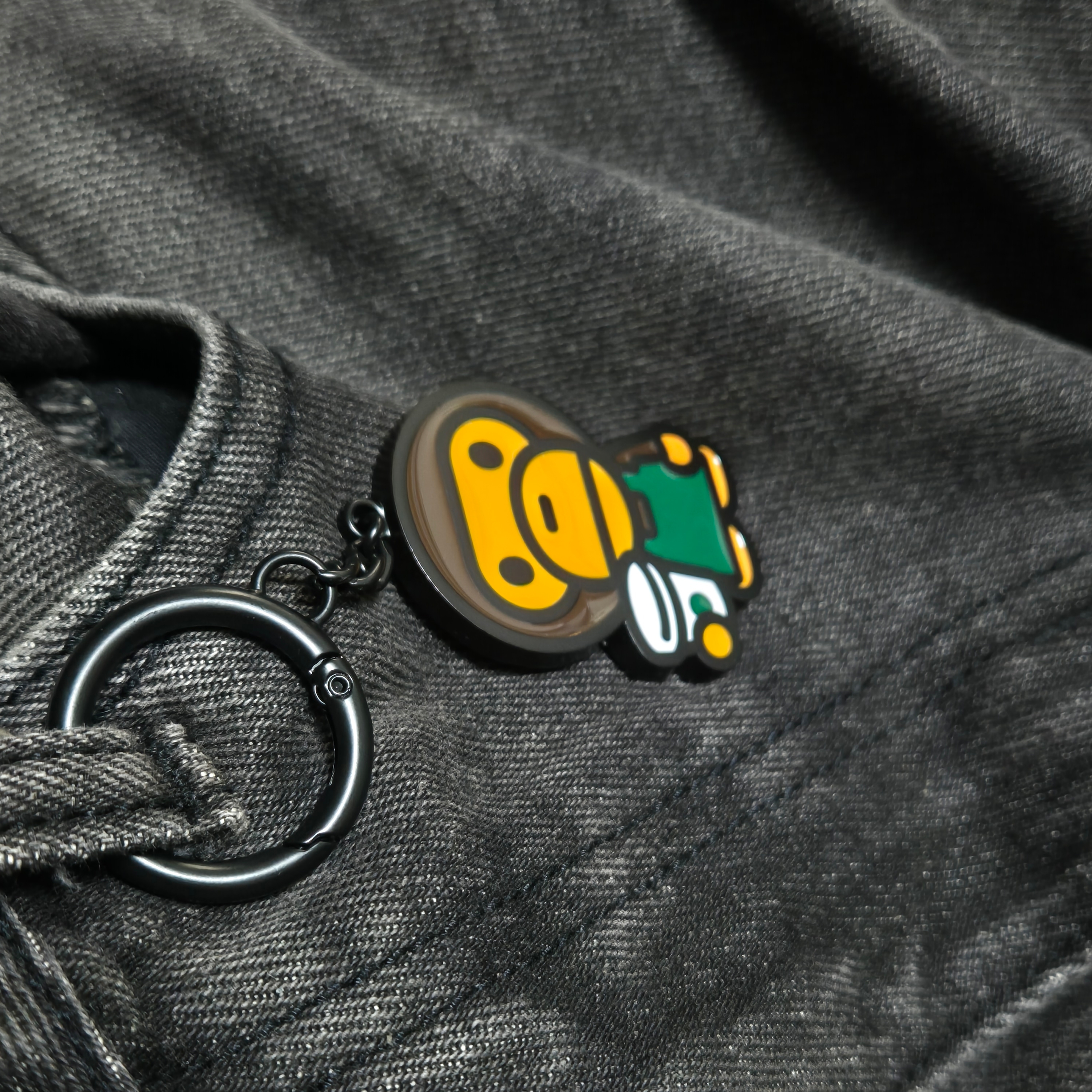 Starbucks x BAPE Baby Milo Keychain 착용 스타일 - 2