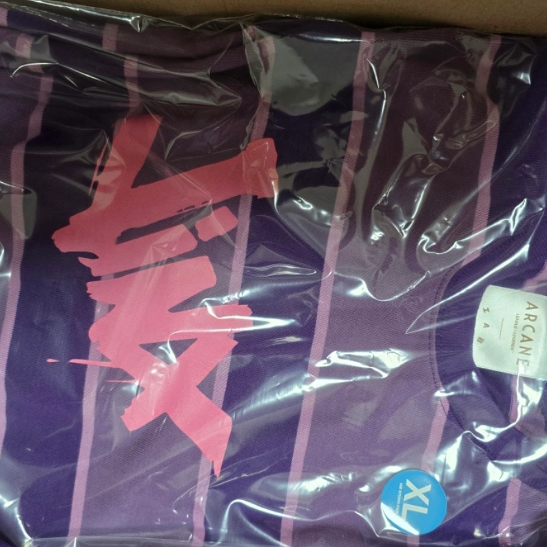 IAB Studio x Arcane Jinx Striped T-shirt Purple Stripe Pink 착용 스타일