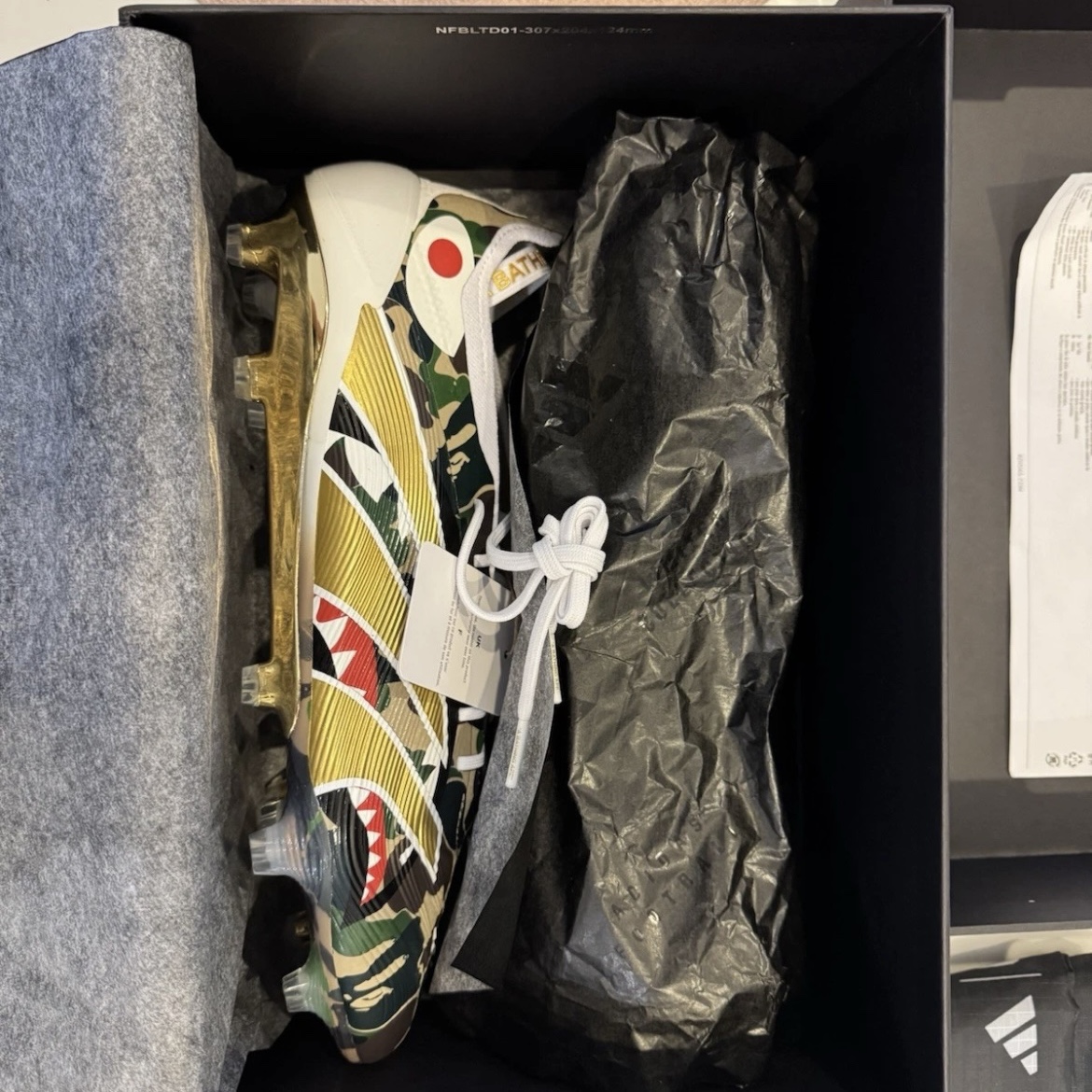 Adidas x BAPE Predator Elite FT FG M2 Hemp Gold Metallic Cloud White 착용 스타일 - 2
