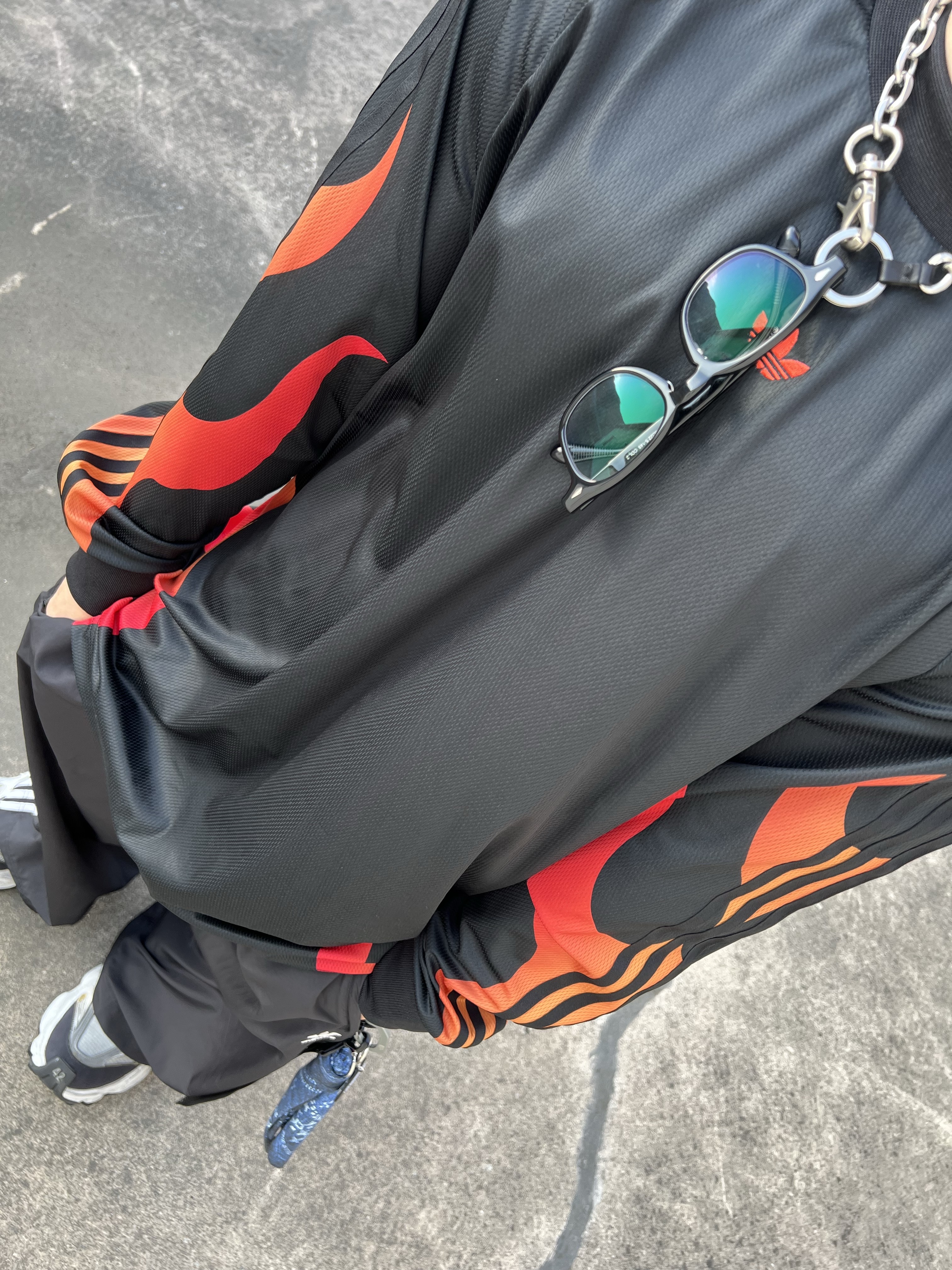 (W) Adidas Adilenium Season 3 Oversized Track Pants Black - KR Sizing, Balenciaga Cargo Sneakers White Grey 착용 스타일 - 6