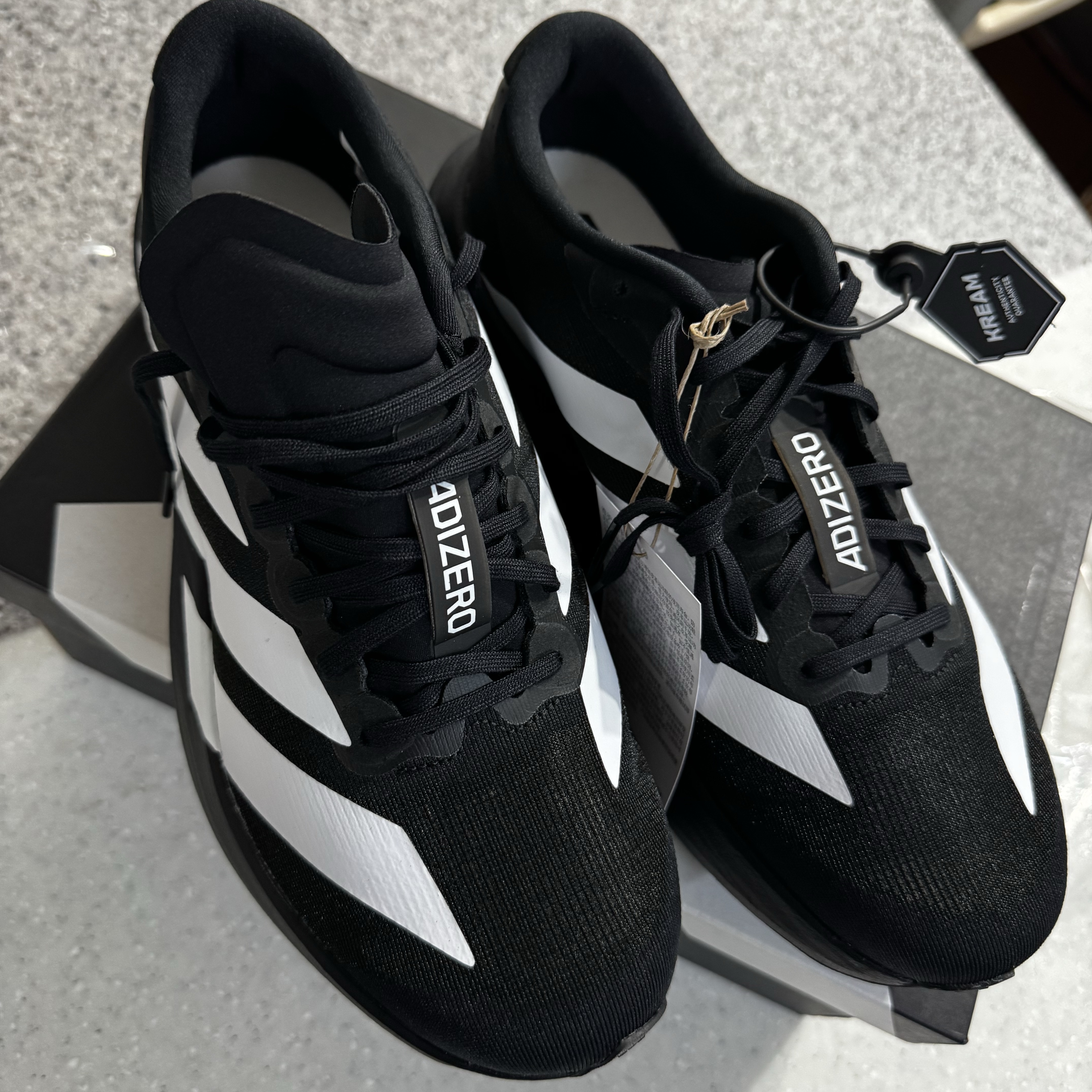 Adidas Adizero EVO SL Core Black Cloud White 착용 스타일