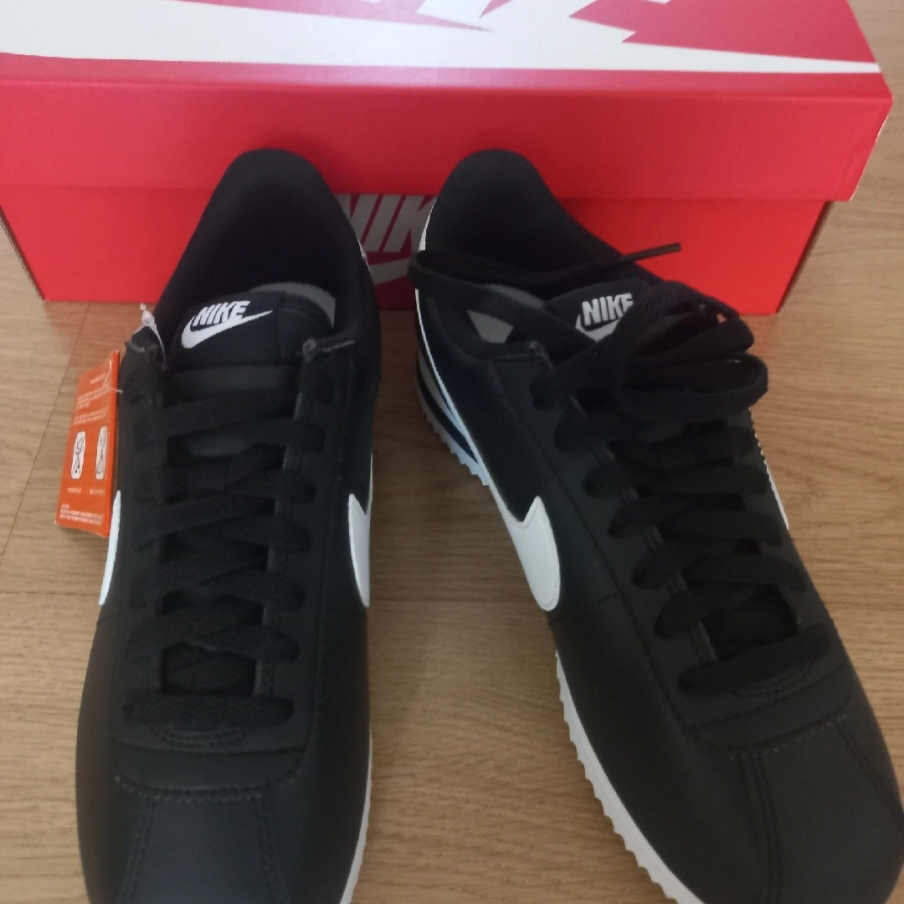 Nike Cortez Leather Black Gum Medium Brown 착용 스타일