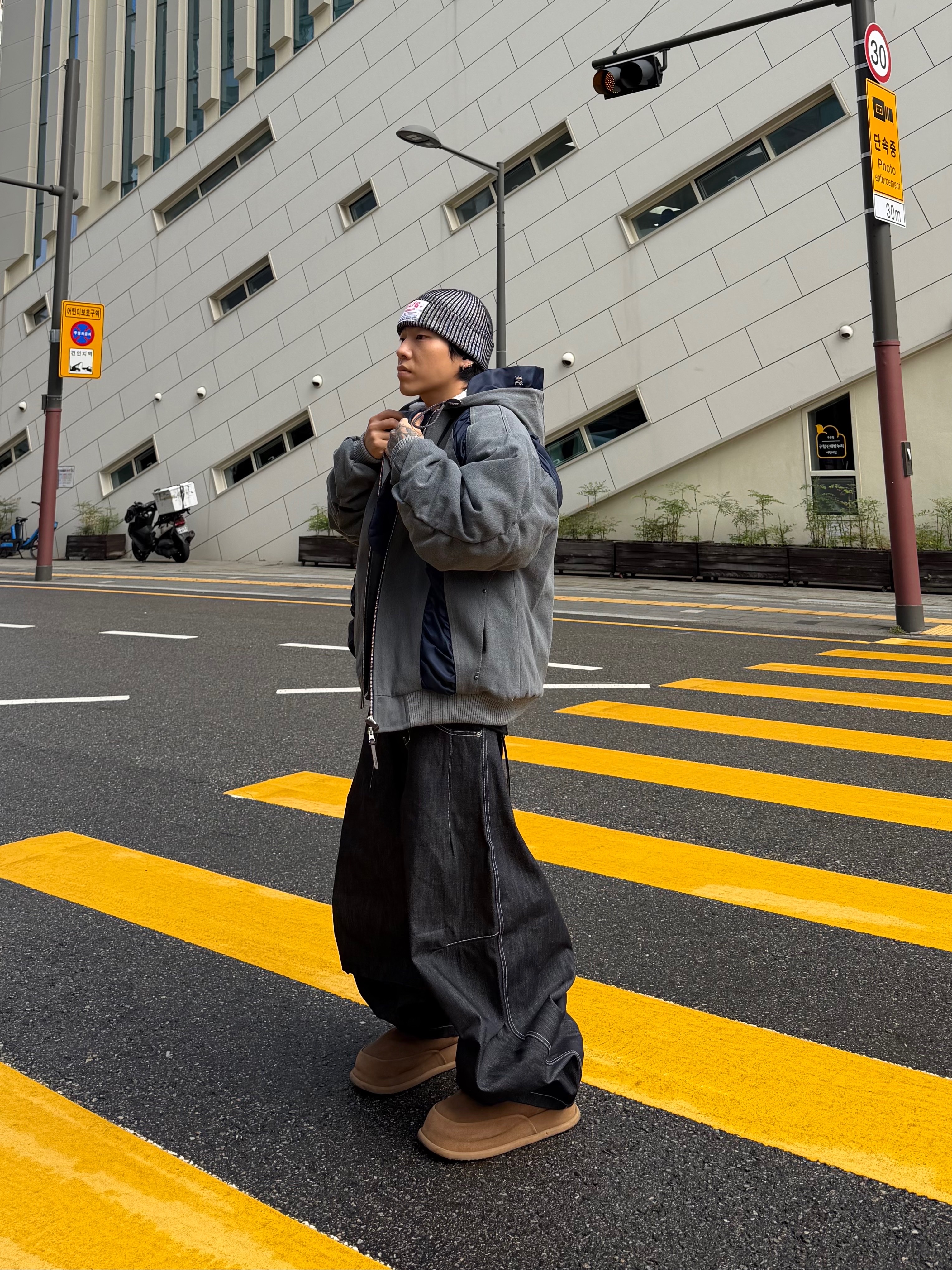 DEFGARMENTS Label Point Rib Beanie Black, Mistake Project Toboo Brown 착용 스타일 - 4