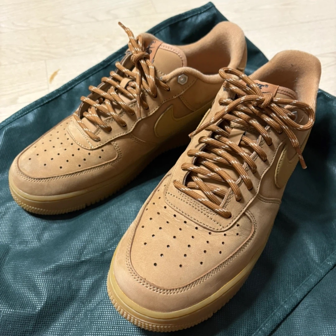 Nike Air Force 1 '07 WB Flax 착용 스타일