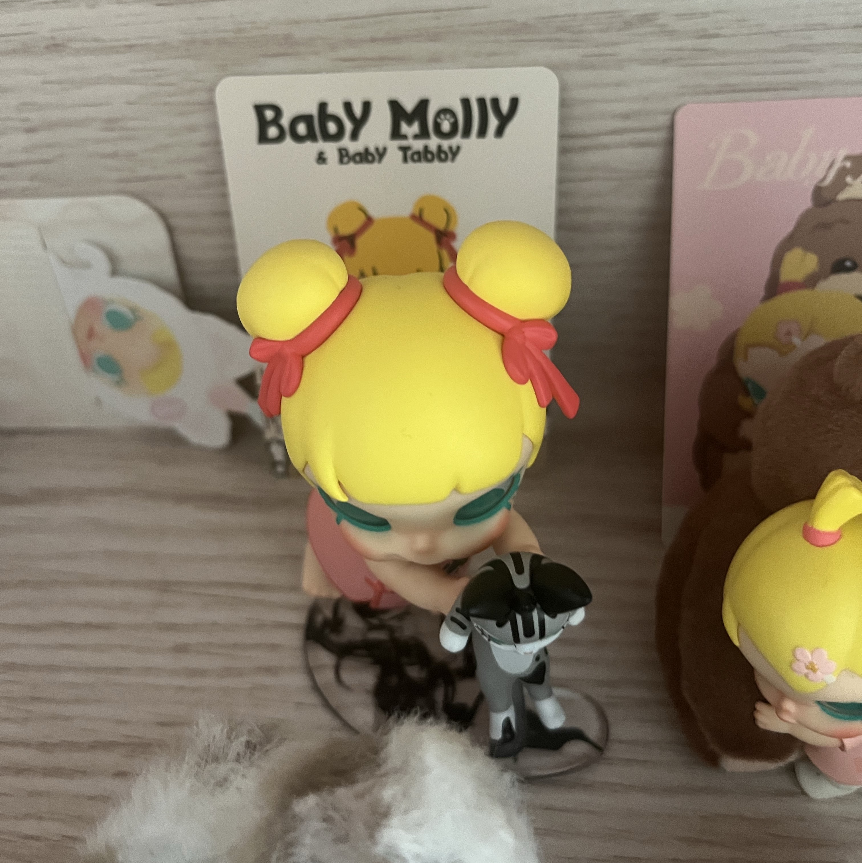 Pop Mart Baby Molly & Baby Tabby Series Figures Furry Brush (Opened Case) 착용 스타일