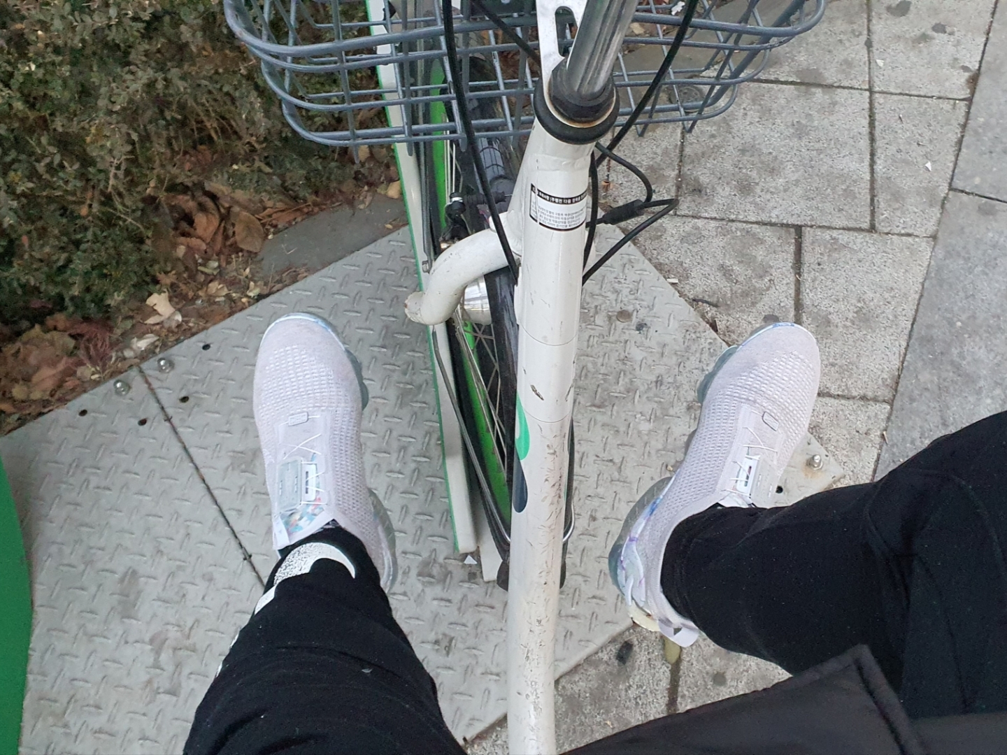 Nike Air VaporMax 2020 Flyknit Summit White 착용 스타일