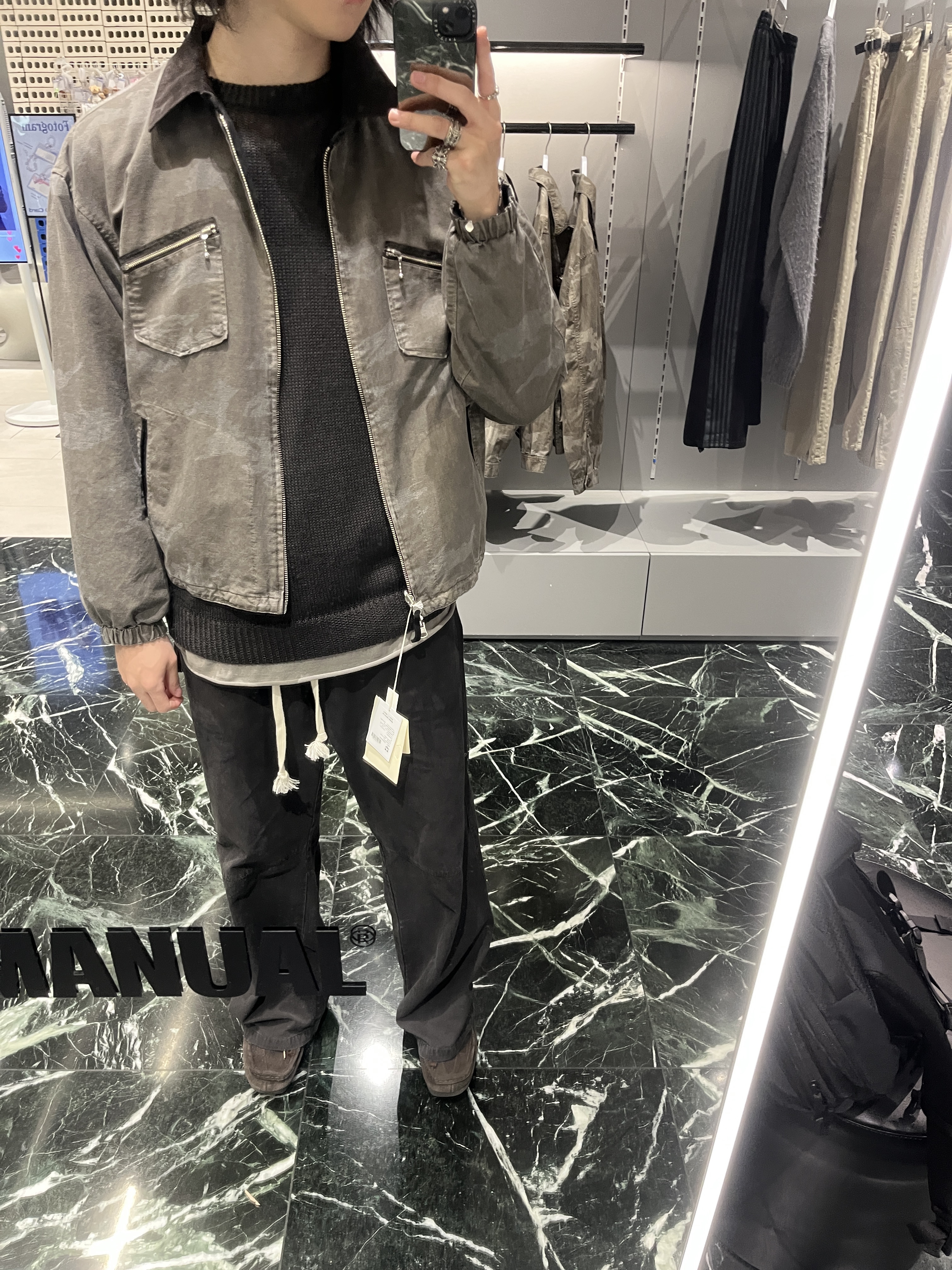 [기간한정 30%쿠폰] Polyteru Human Index Human Loosed Knit Brown Charcoal, [기간한정 20%쿠폰] Polyteru Human Index Human Sleeveless Gray Beige 착용 스타일 - 1