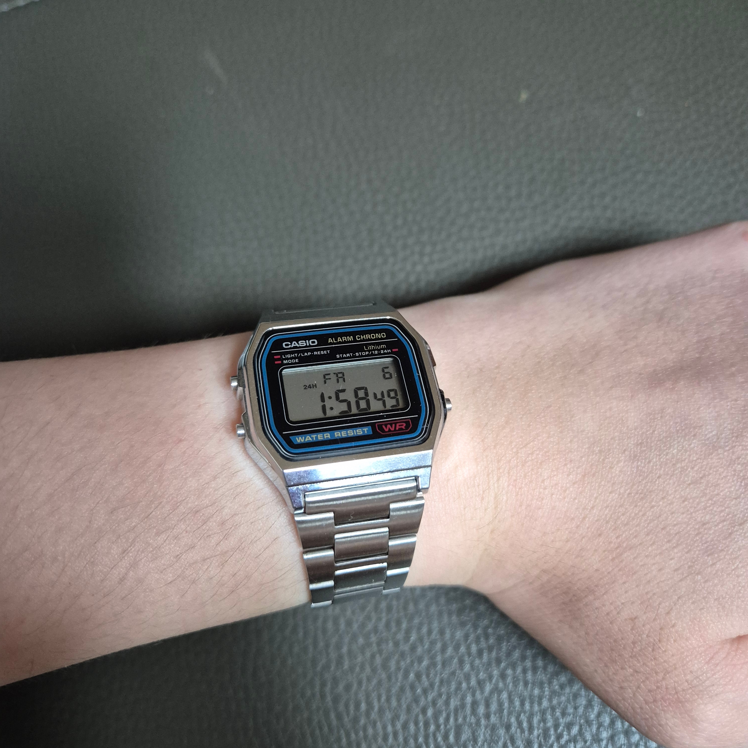 Casio A-158WA-1 착용 스타일