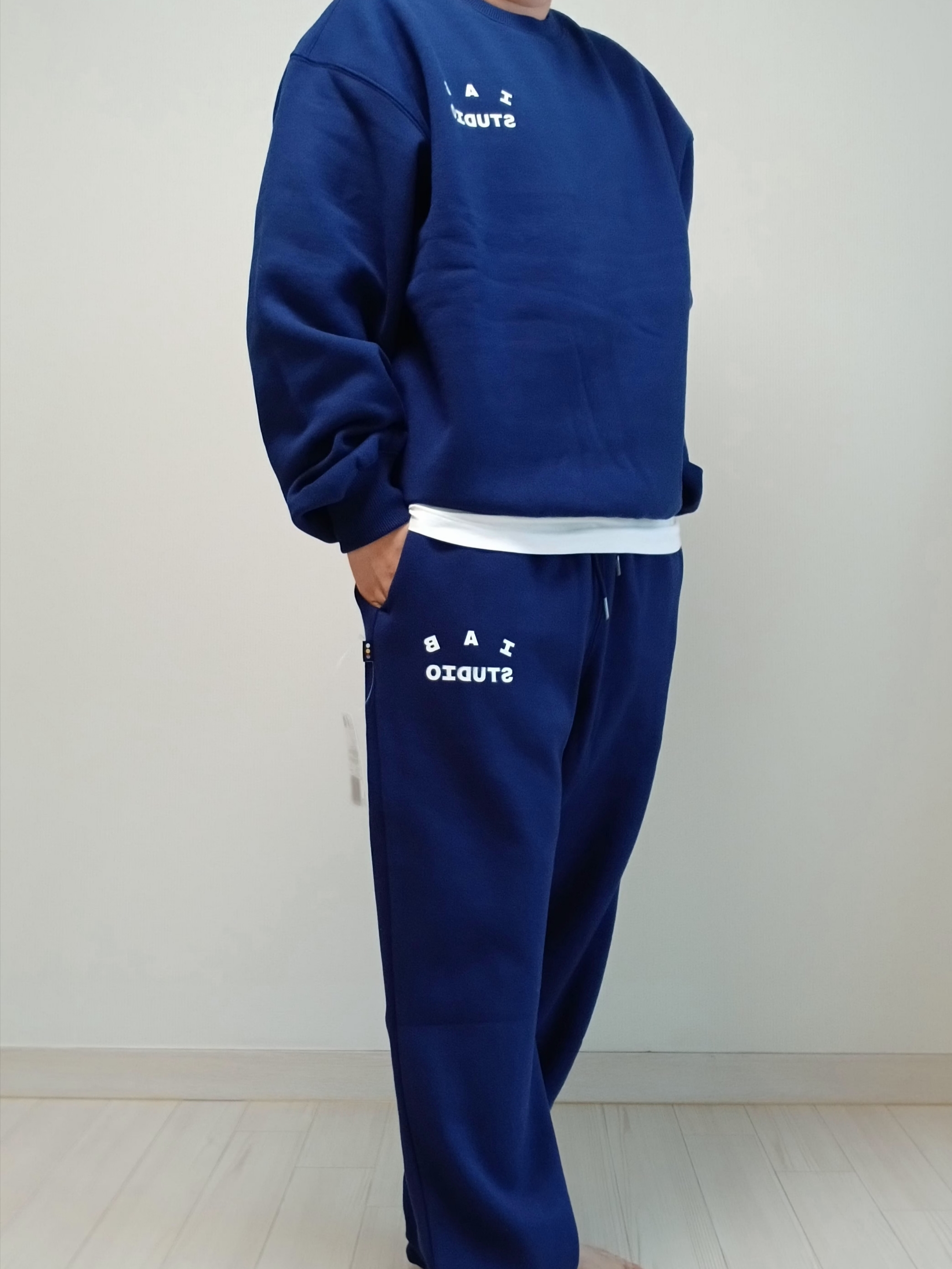 IAB Studio IAB Original Sweatpants Navy, IAB Studio IAB Original Sweatshirt Navy 착용 스타일 - 7