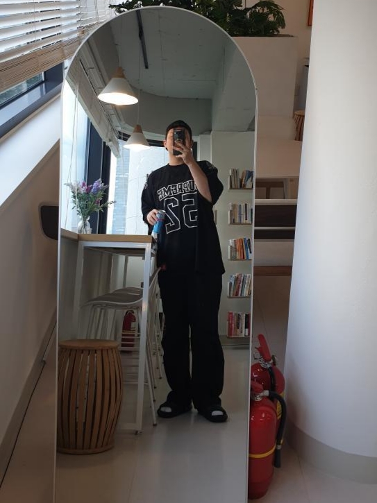 Supreme Spiderweb Football Jersey Black - 24SS, Supreme Seersucker S Logo 6-Panel Black - 24SS 착용 스타일