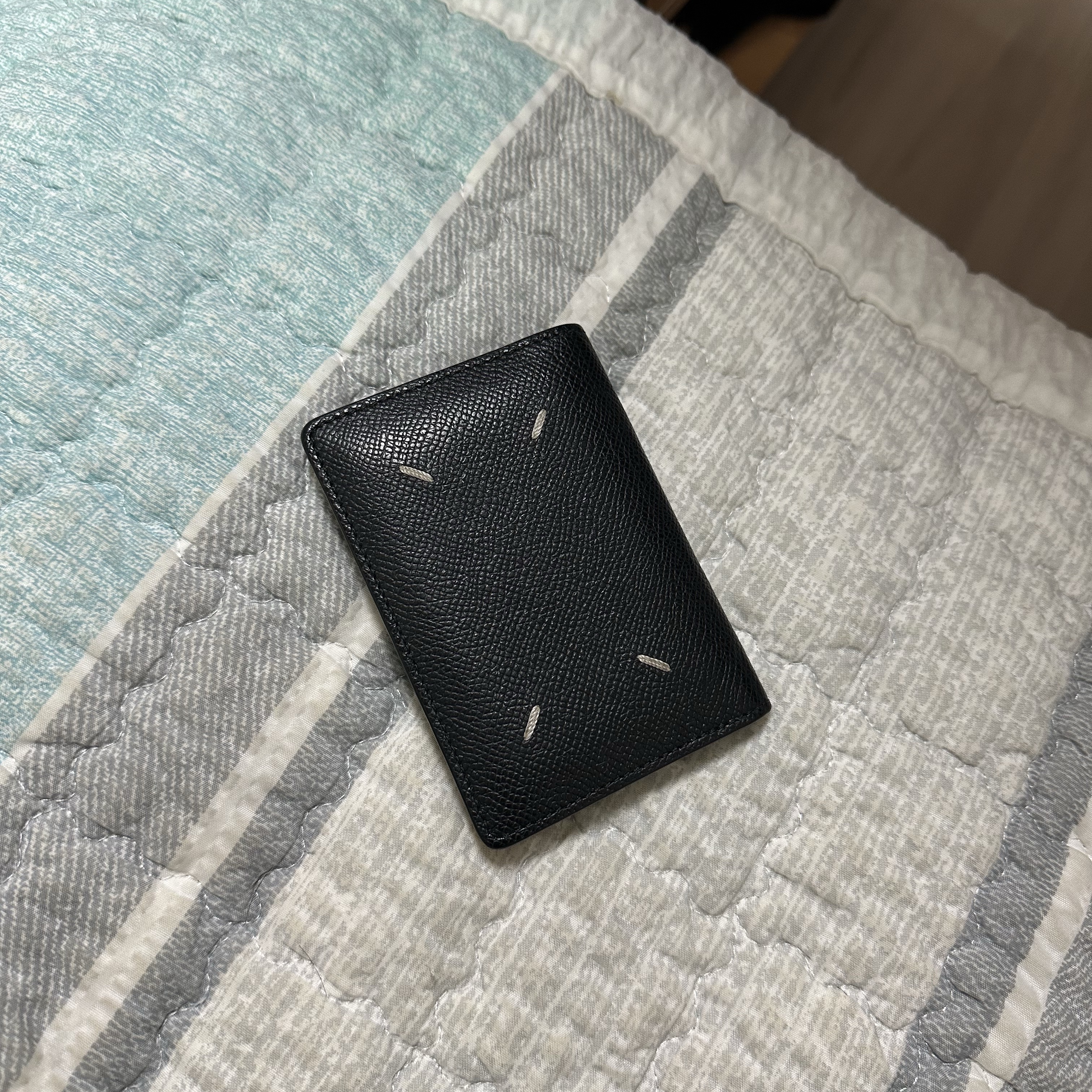 Maison Margiela Leather Bi-Fold Card Holder Black 착용 스타일