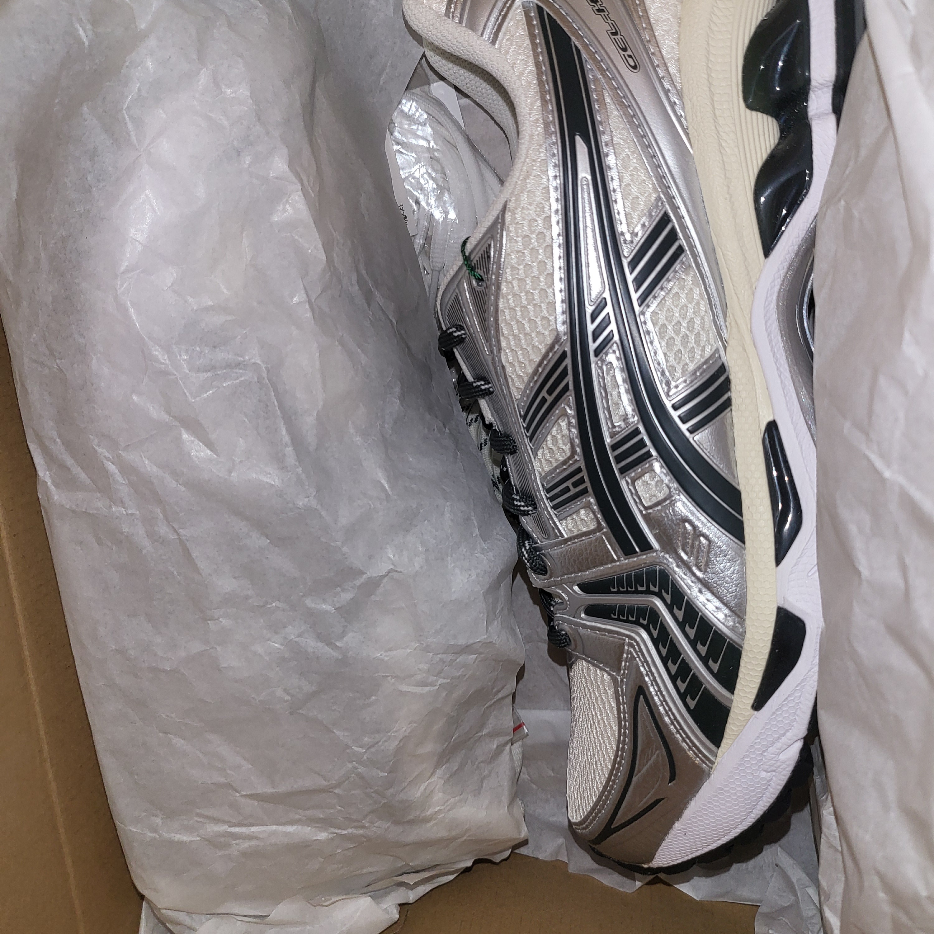 Asics Gel-Kayano 14 Cream Black 착용 스타일