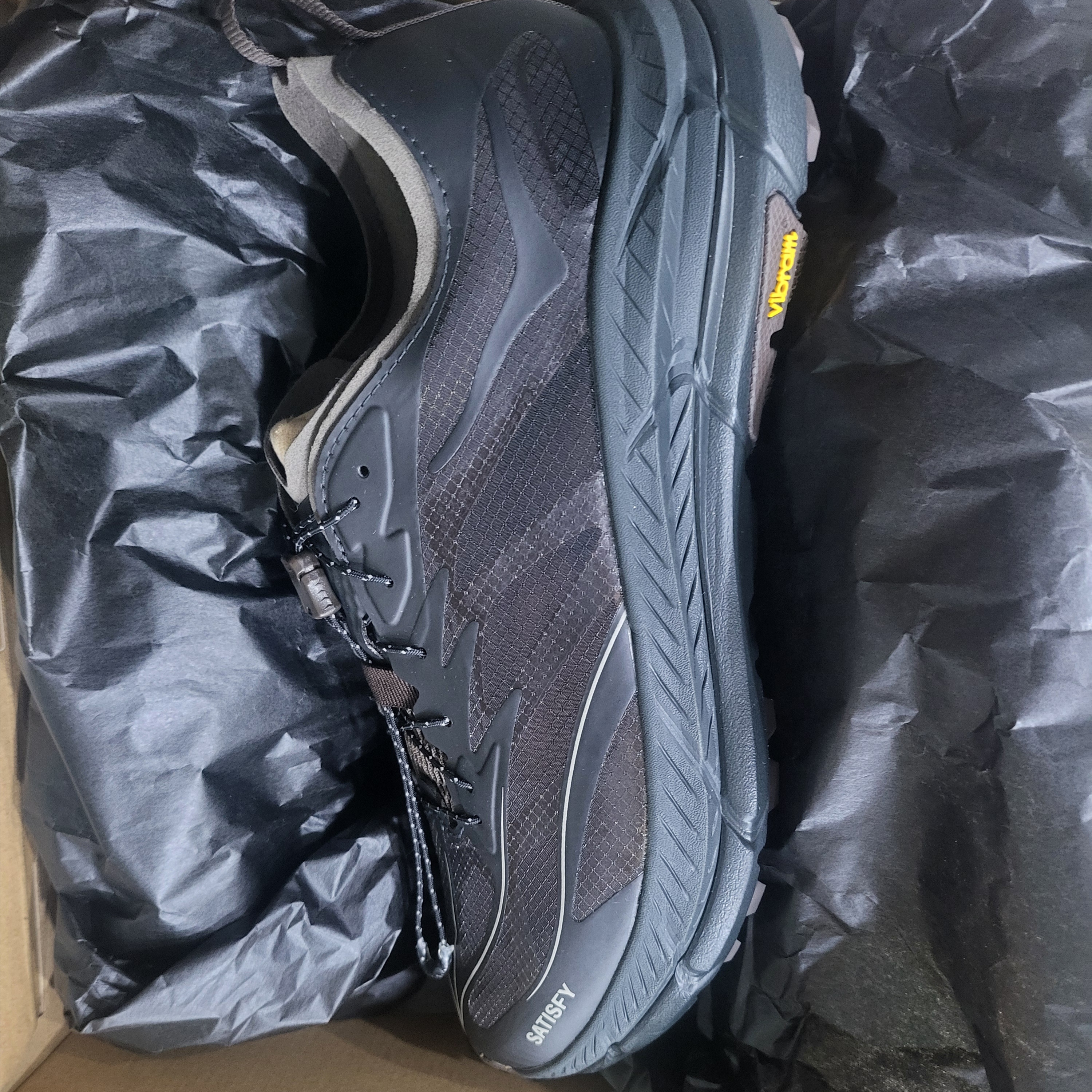 Hoka x Satisfy Mafate Speed 4 Lite Coffee 착용 스타일