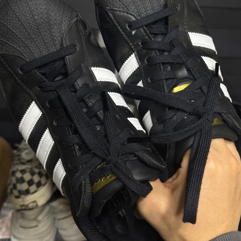 Adidas Superstar Core Black White 착용 스타일