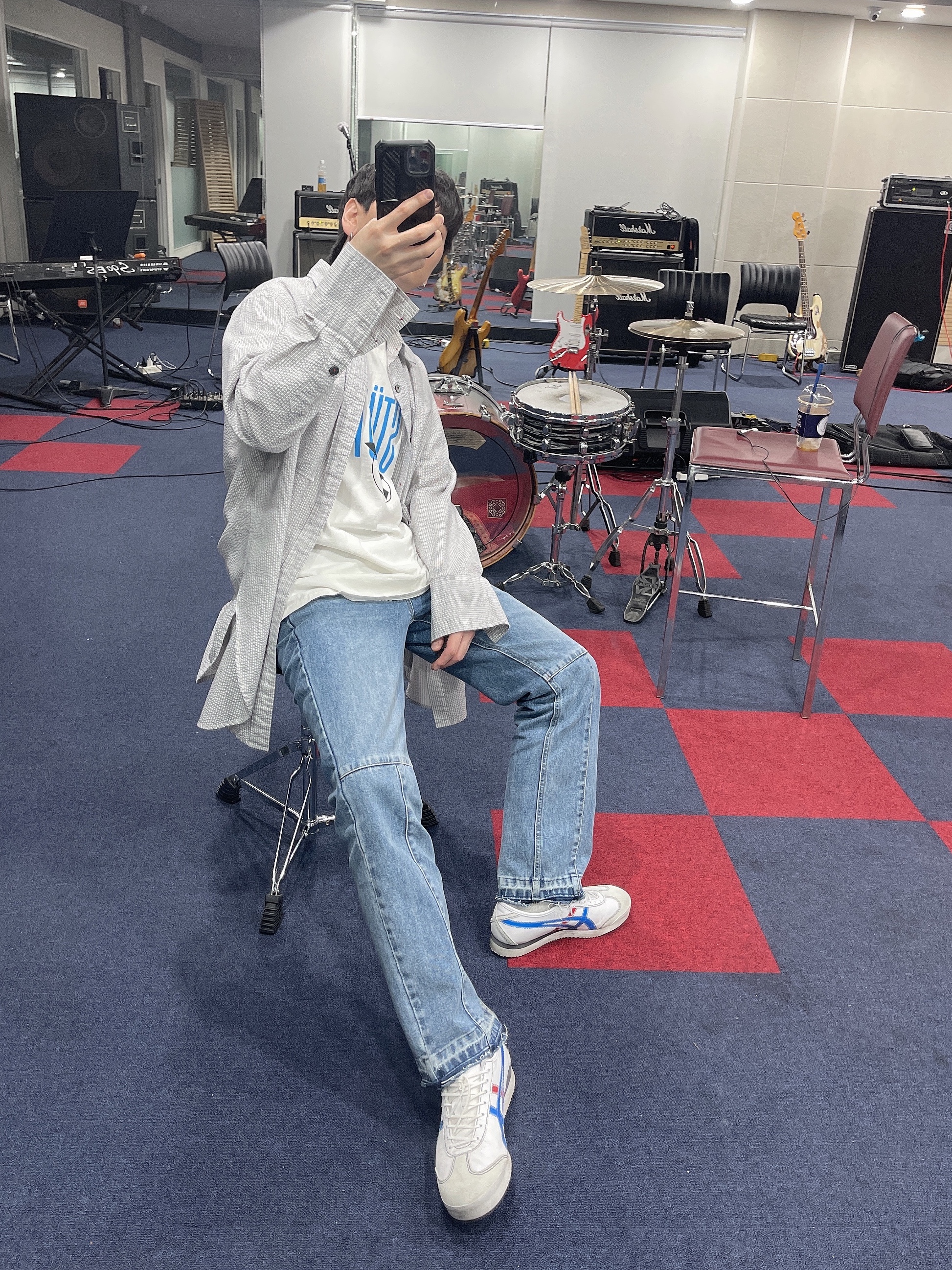 Stussy Surfman Pig. Dyed T-Shirt Natural, Onitsuka Tiger Mexico 66 SD White Directoire Blue 착용 스타일 - 3