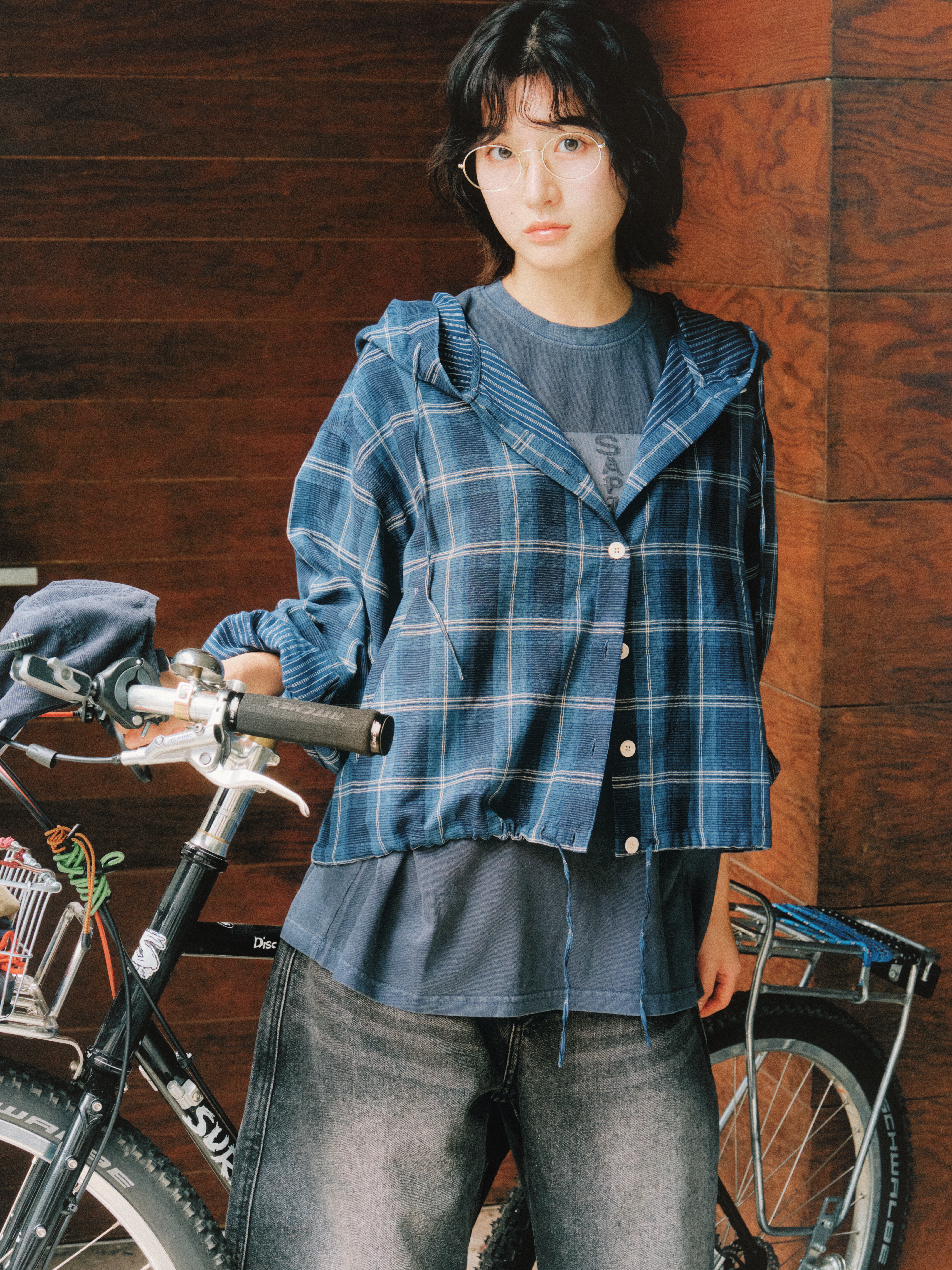 FRITUR Check Hoody Shirt Blue, AEAE Check Ball Cap Navy 착용 스타일 - 3