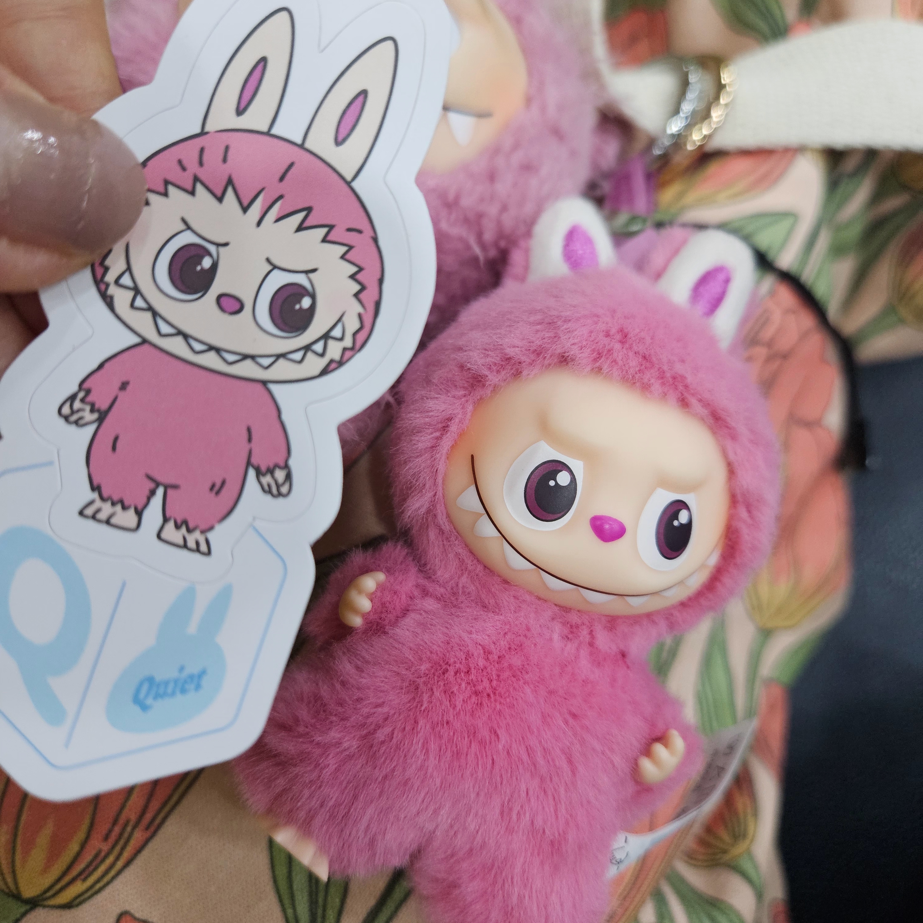 Pop Mart Labubu The Monsters Pin For Love Series Vinyl Plush Pendant (N-Z) Q (Opened Case), Pop Mart Labubu The Monsters Labubu Tasty Macarons Series Lyche Berry Keyring 착용 스타일 - 2