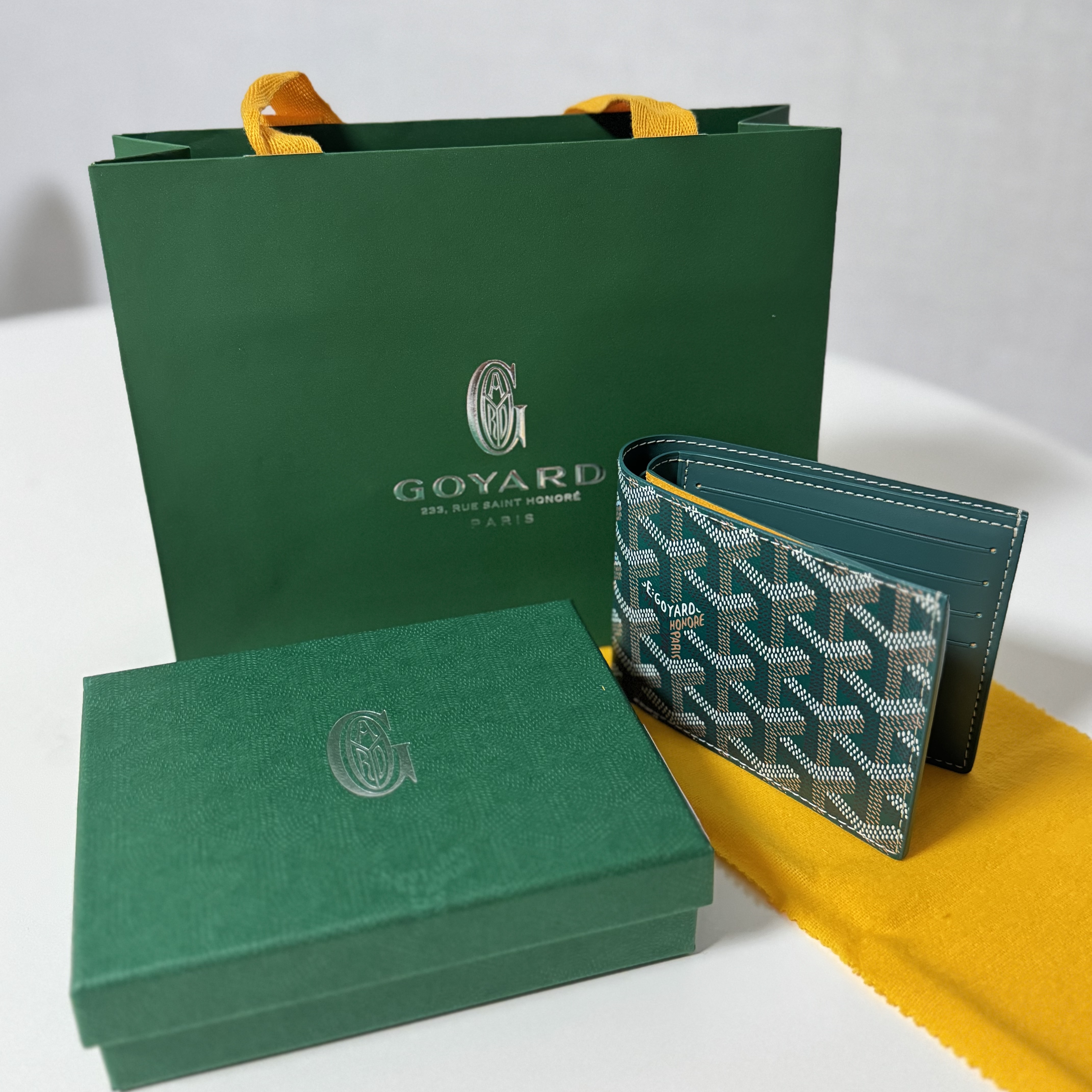 Goyard Victoire Wallet Green 착용 스타일 - 1