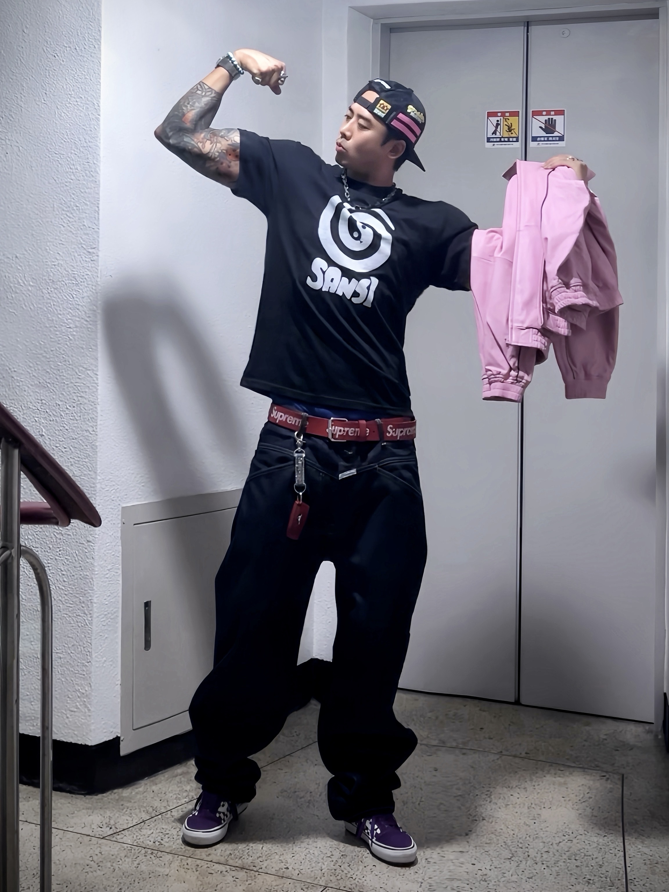 Supreme x SpongeBob Jeff Hamilton Mesh Back 6-Panel Black - 25SS, SANSI Yin Yang Snake T-Shirts Black 착용 스타일