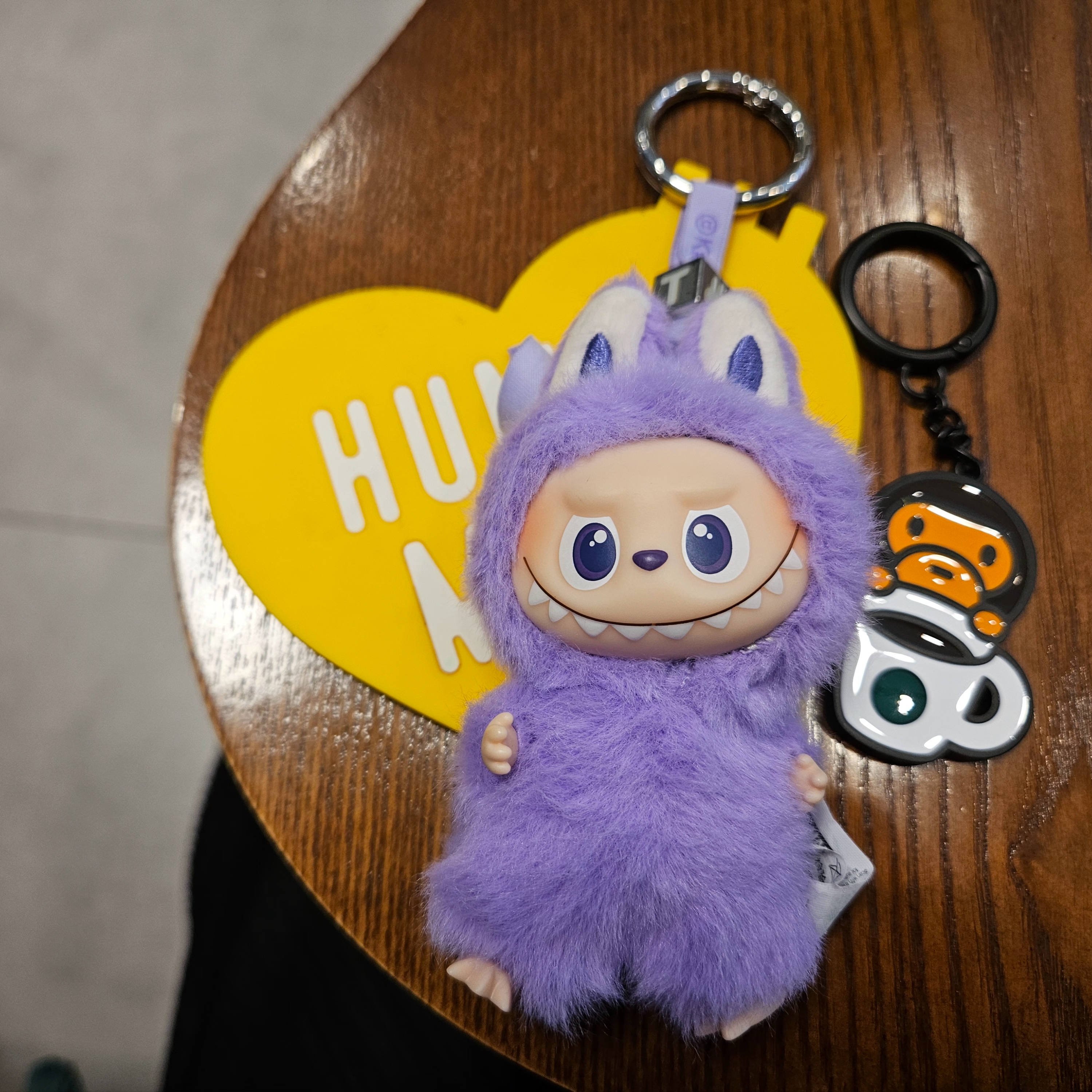 Pop Mart Labubu The Monsters Pin For Love Series Vinyl Plush Pendant (N-Z) T (Opened Case) 착용 스타일
