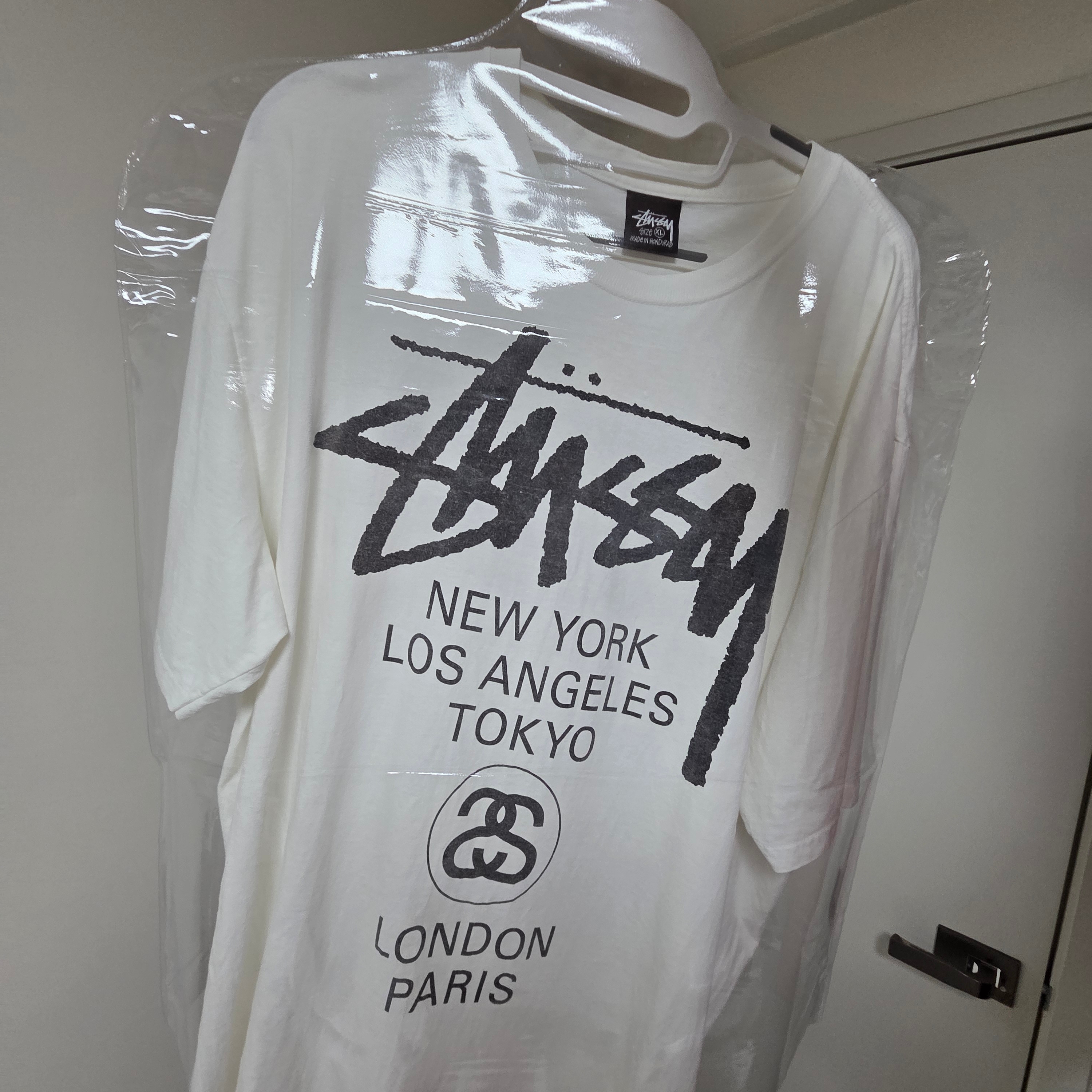 Stussy World Tour T-Shirt White 2023 착용 스타일
