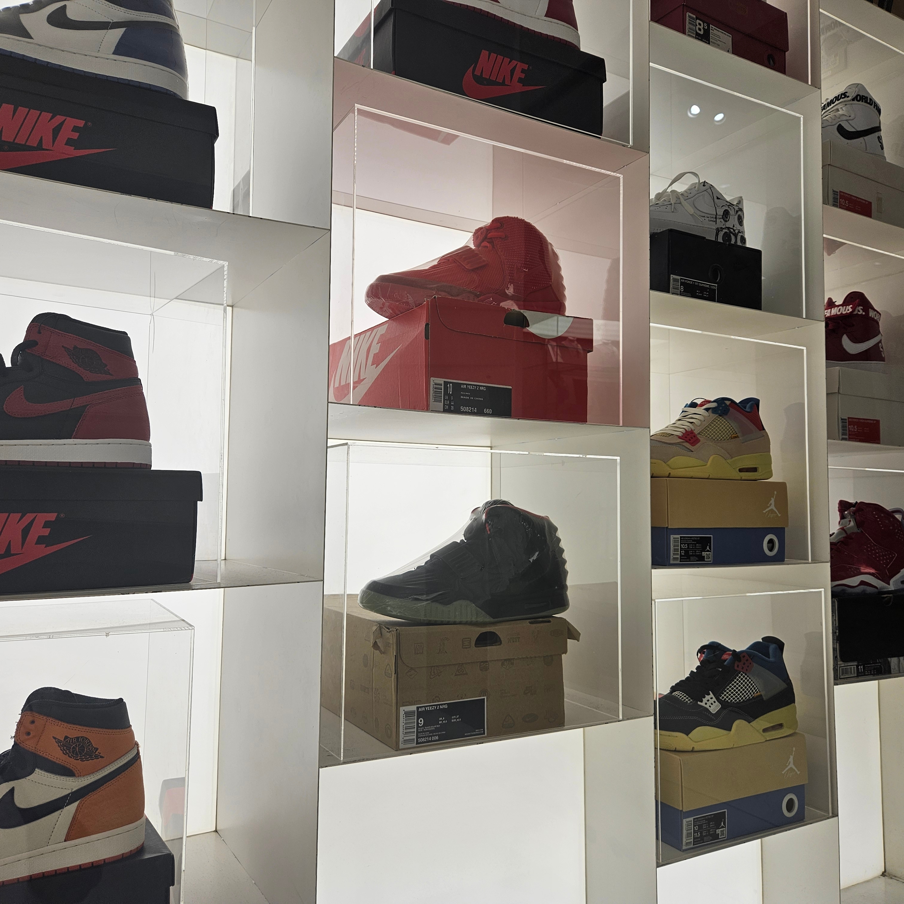 Nike Air Yeezy 2 Red October, Nike Air Yeezy 2 Solar Red 착용 스타일