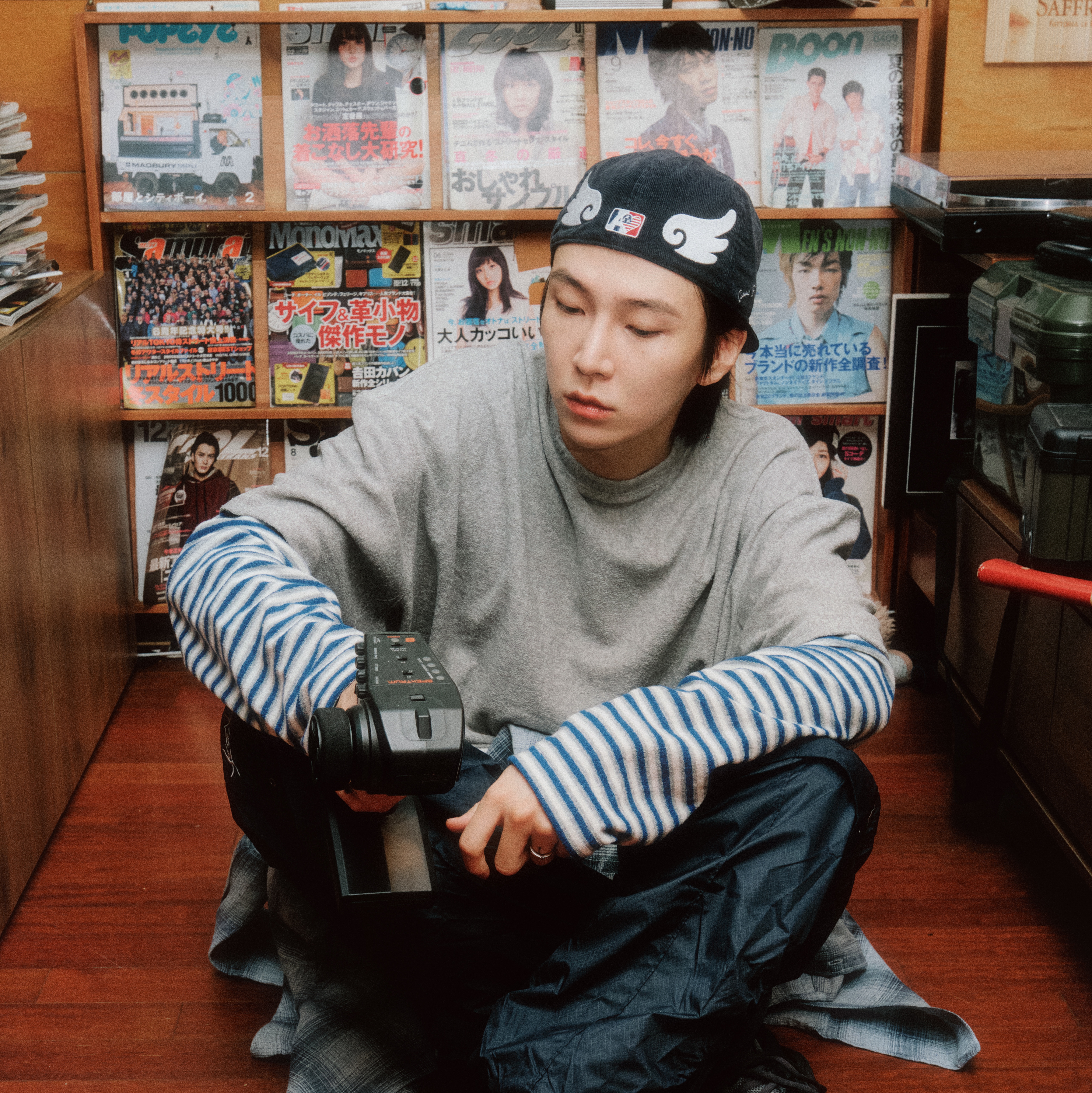AEAE Ae Symbol Corduroy Angel Wing Cap Navy, AEAE Ae Symbol Angel Wing Cap Grey 착용 스타일 - 1