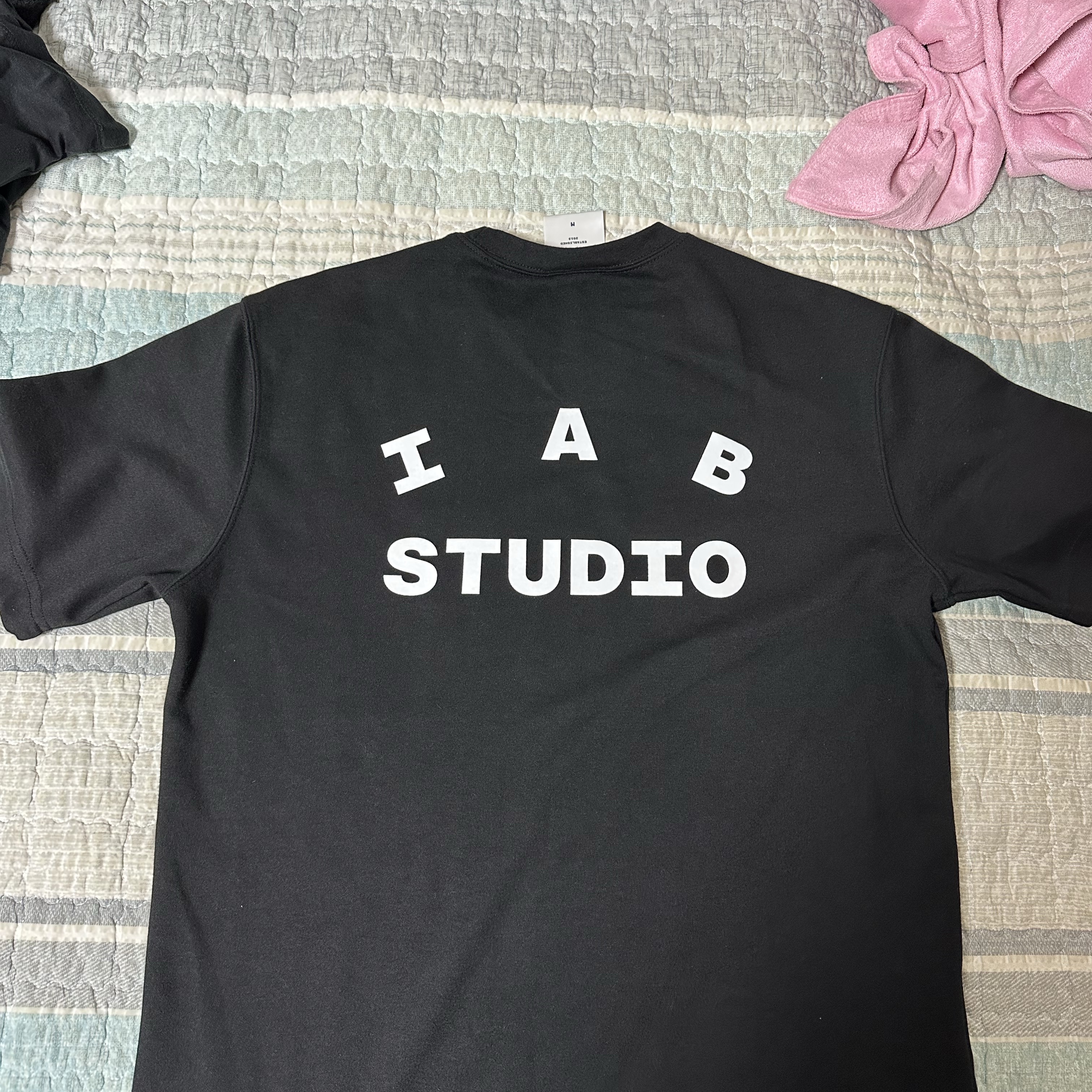IAB Studio Basic T-Shirt Black White 착용 스타일