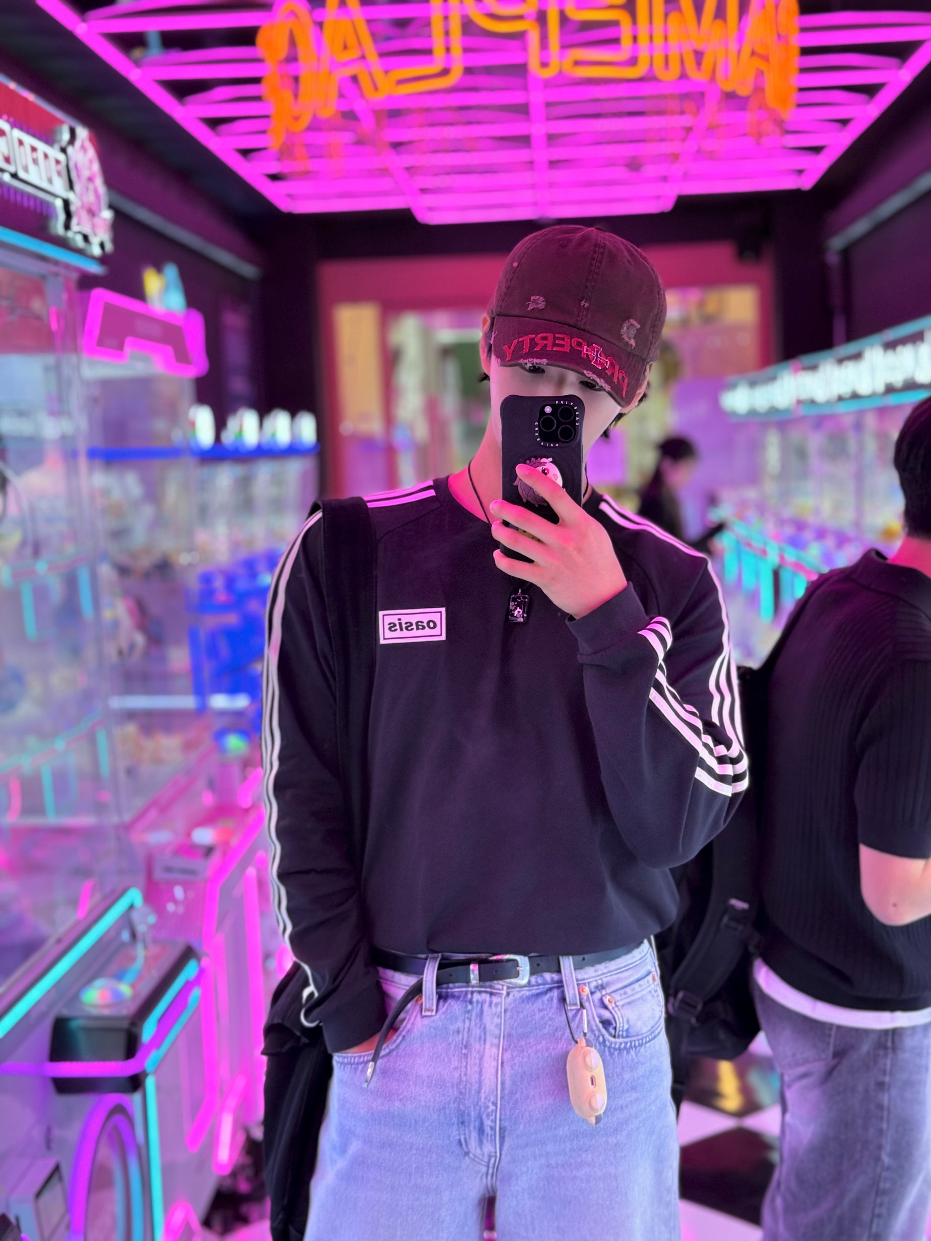 Adidas x Oasis Tour 3-Stripes Longsleeve T-Shirt Black - KR Sizing, Adidas x Oasis Tour 3-Stripes Longsleeve T-Shirt Black - US Sizing 착용 스타일 - 3