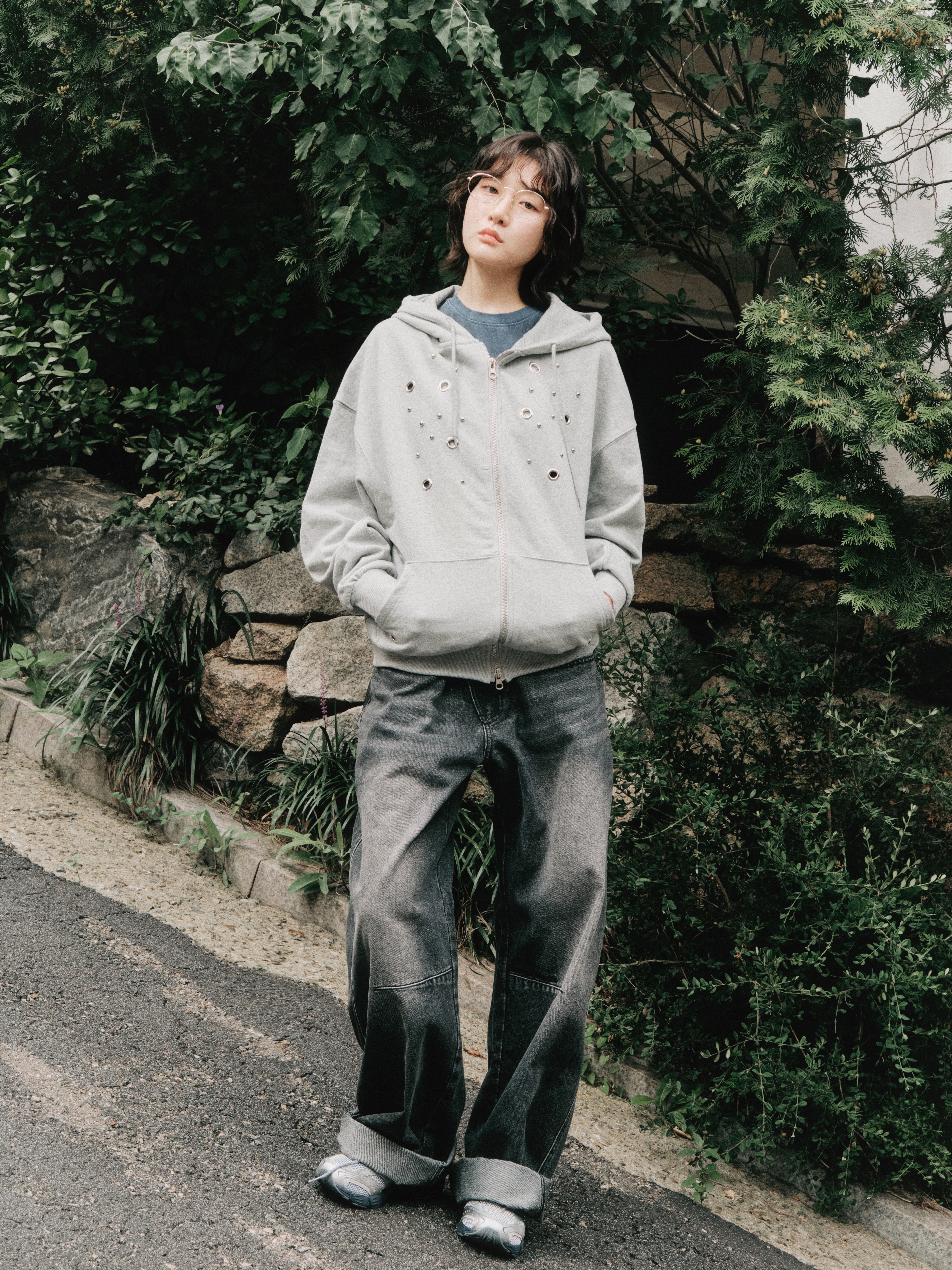 DAUSPICE Eyelet Stud Hoodie Zip-up Gray, DAUSPICE Eyelet Stud Hoodie Zip-up Black 착용 스타일 - 2