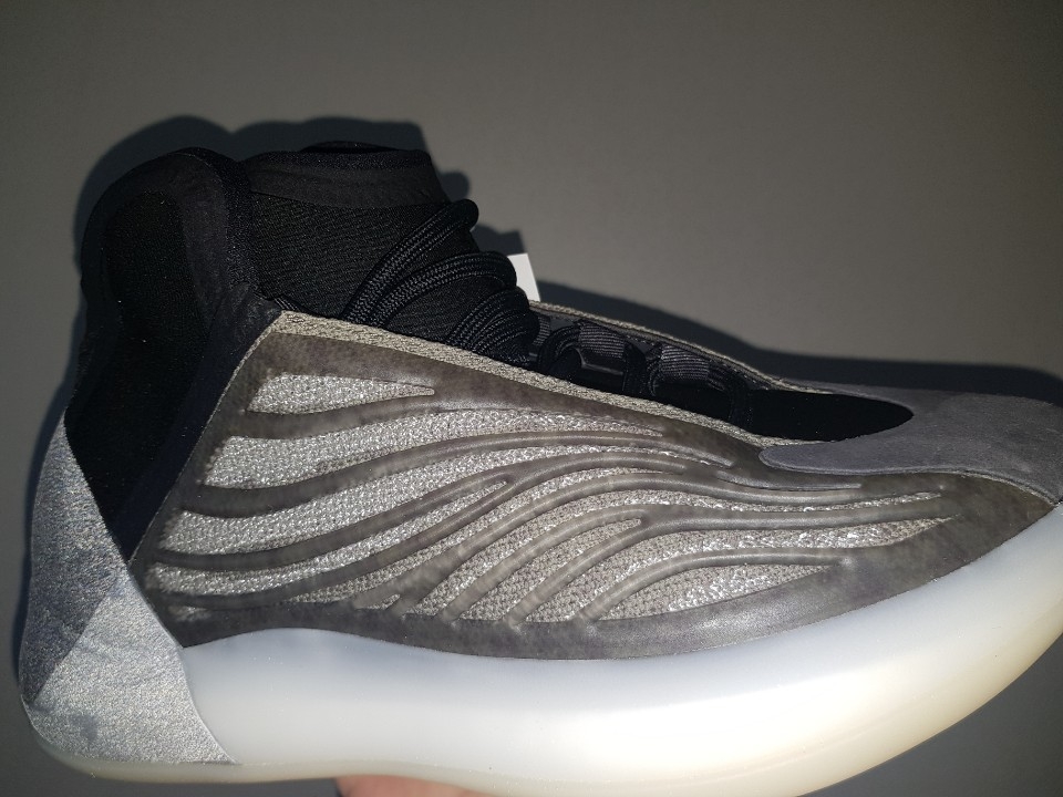 Adidas Yeezy QNTM Barium 착용 스타일