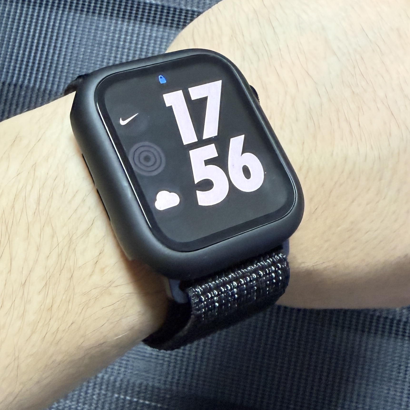 Apple Watch SE 2nd 44mm GPS Midnight Aluminium Case with Sport Band M/L Midnight (Korean Ver.) 착용 스타일