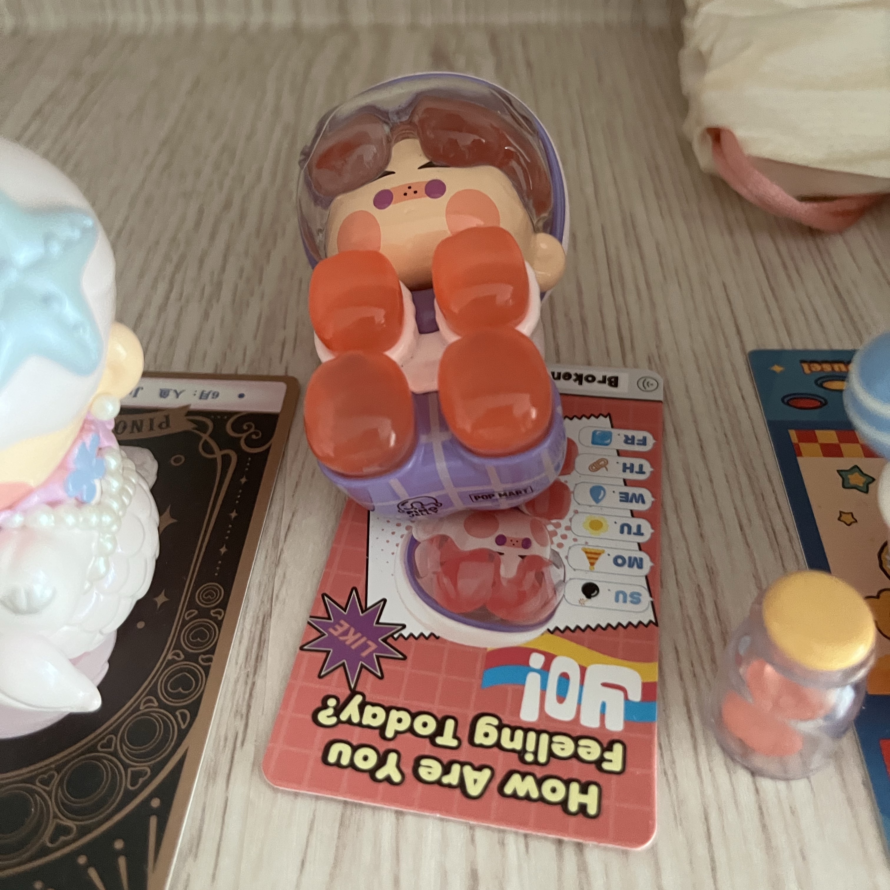 Pop Mart Pino Jelly How Are You Feeling Today Series Broken Heart (Opened Case) 착용 스타일