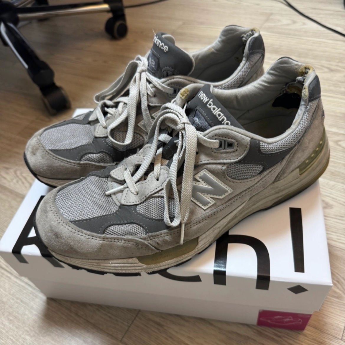 New Balance 992 Made in USA Core Grey Silver Metallic 착용 스타일