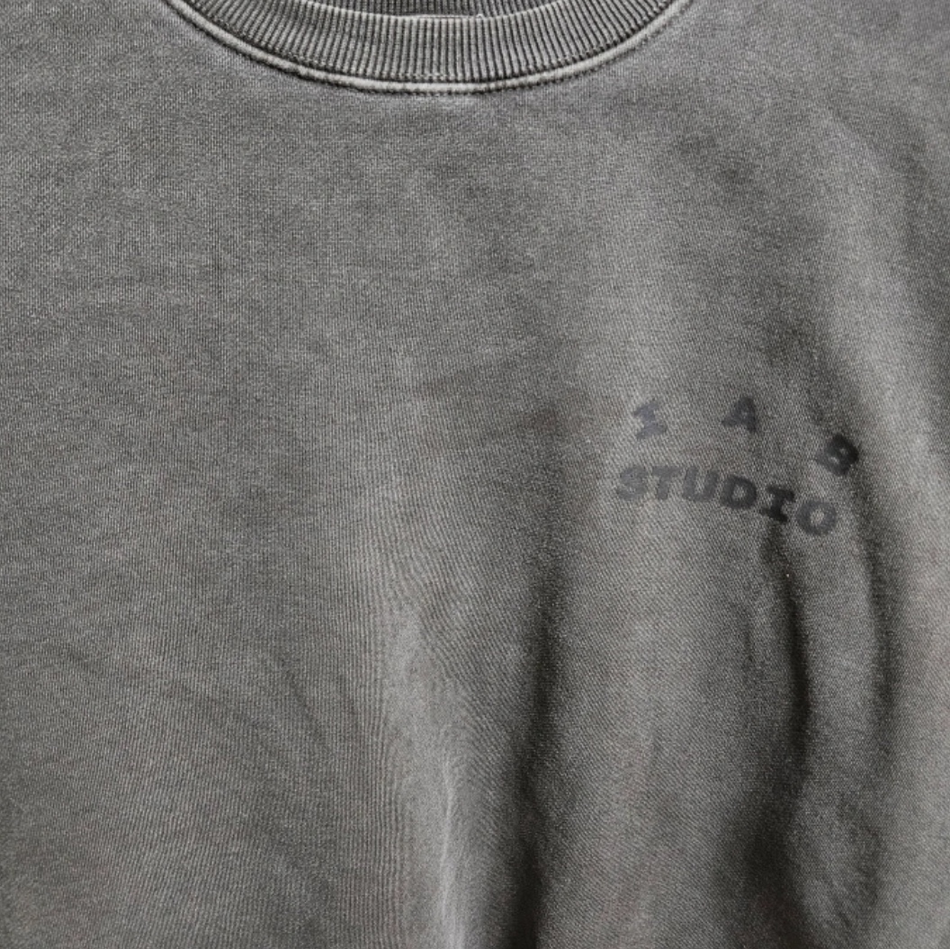IAB Studio Pigment Sweatshirt Black 착용 스타일