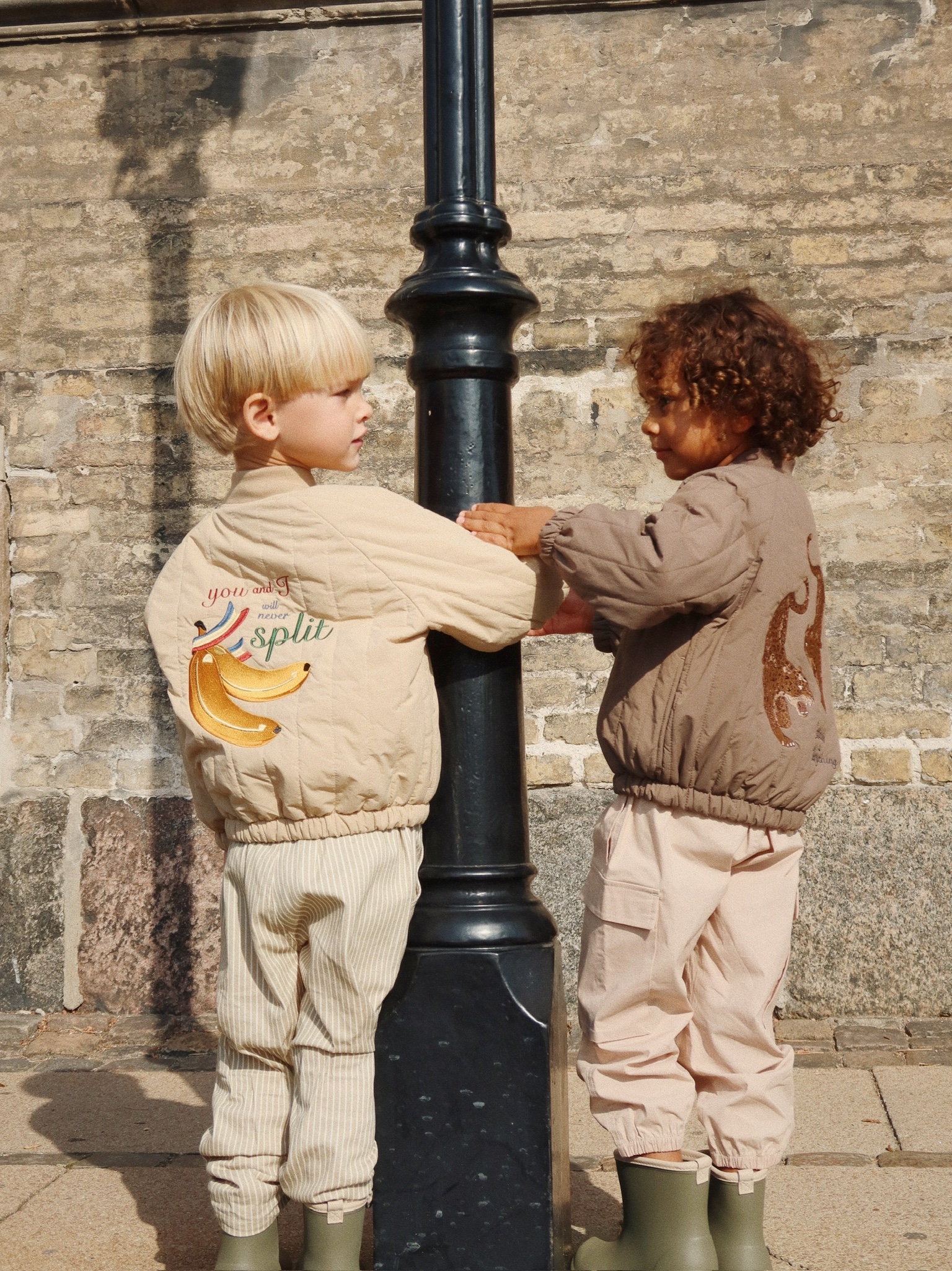 Konges Sløjd Juno Sequin Bomber Jacket Tobacco Brown, Konges Sløjd Juno Bomber Jacket Travertine 착용 스타일 - 1