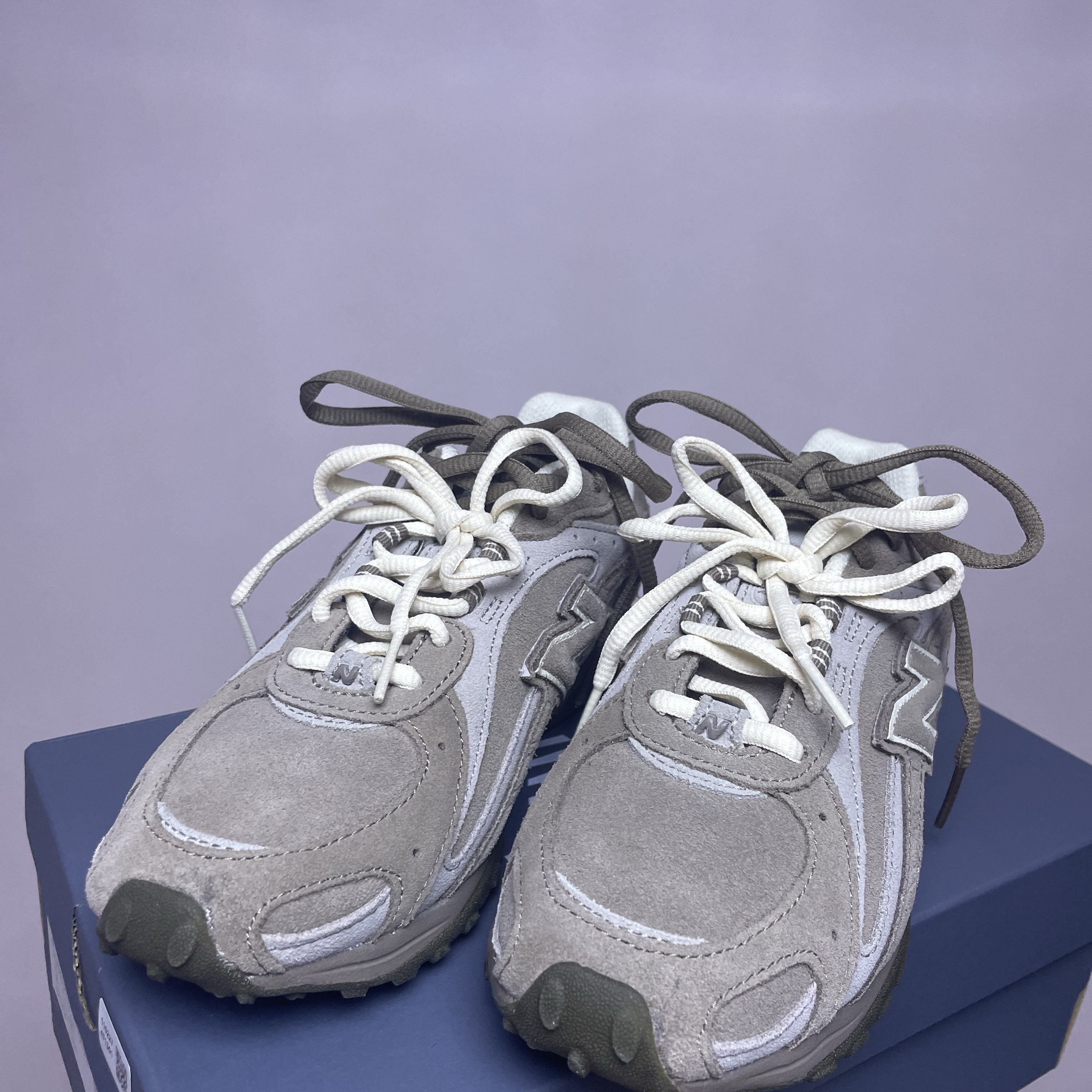 New Balance 204L Suede Mushroom Arid Stone 착용 스타일 - 1