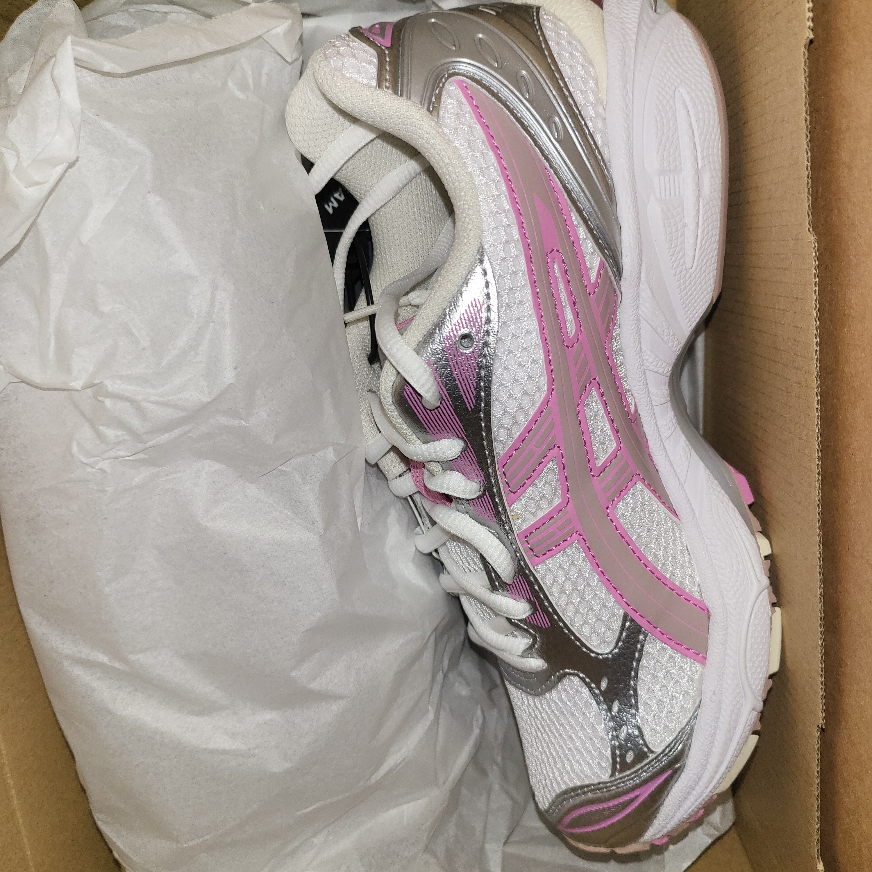 Asics Gel-Kayano 14 White Pure Silver Red 착용 스타일