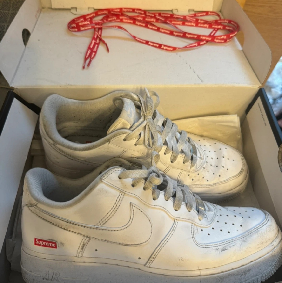 Nike x Supreme Air Force 1 Low White 착용 스타일