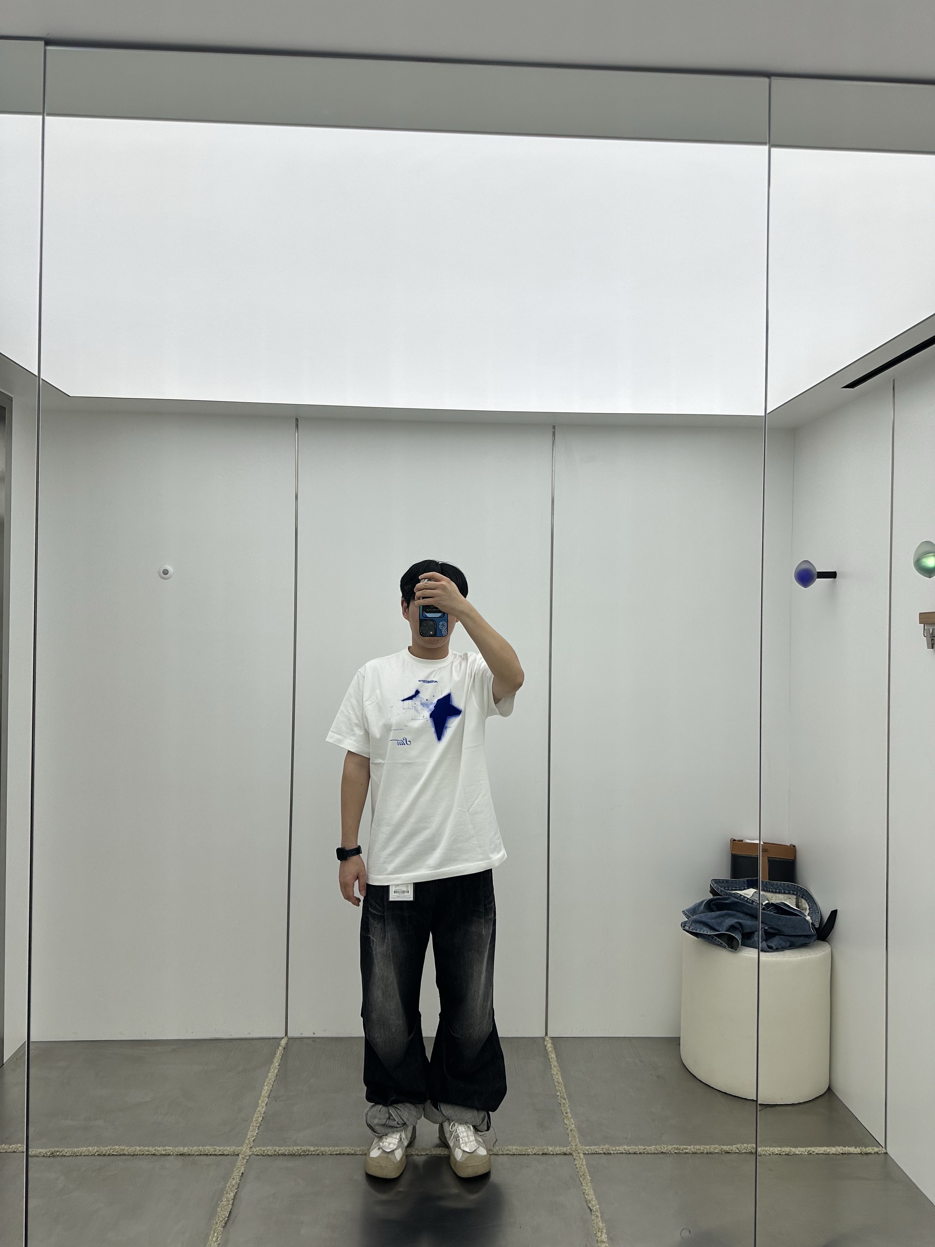 Ader Error Product. 48 T-Shirt Off White, Ader Error Jeans Product. 53 Noir 착용 스타일