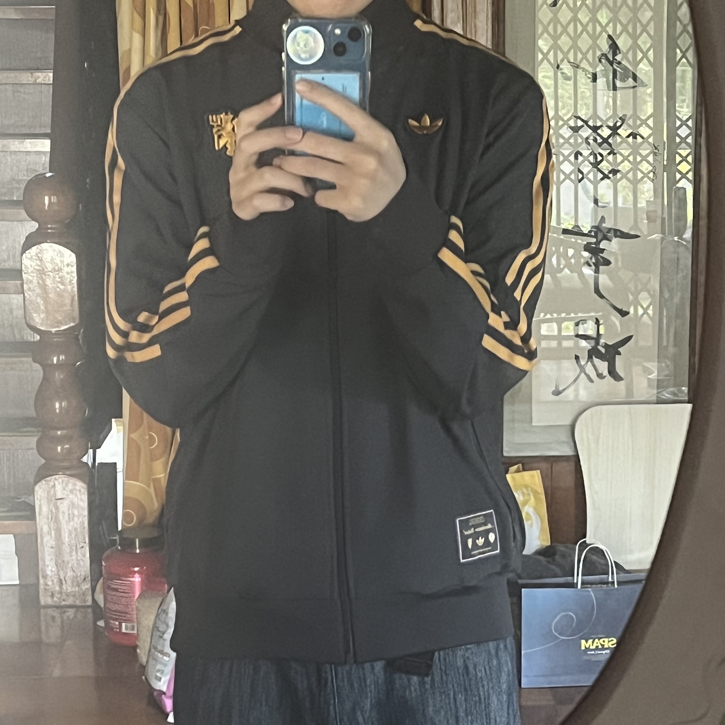 Adidas Manchester United Terrace Icon Track Top Utility Black - KR Sizing 착용 스타일