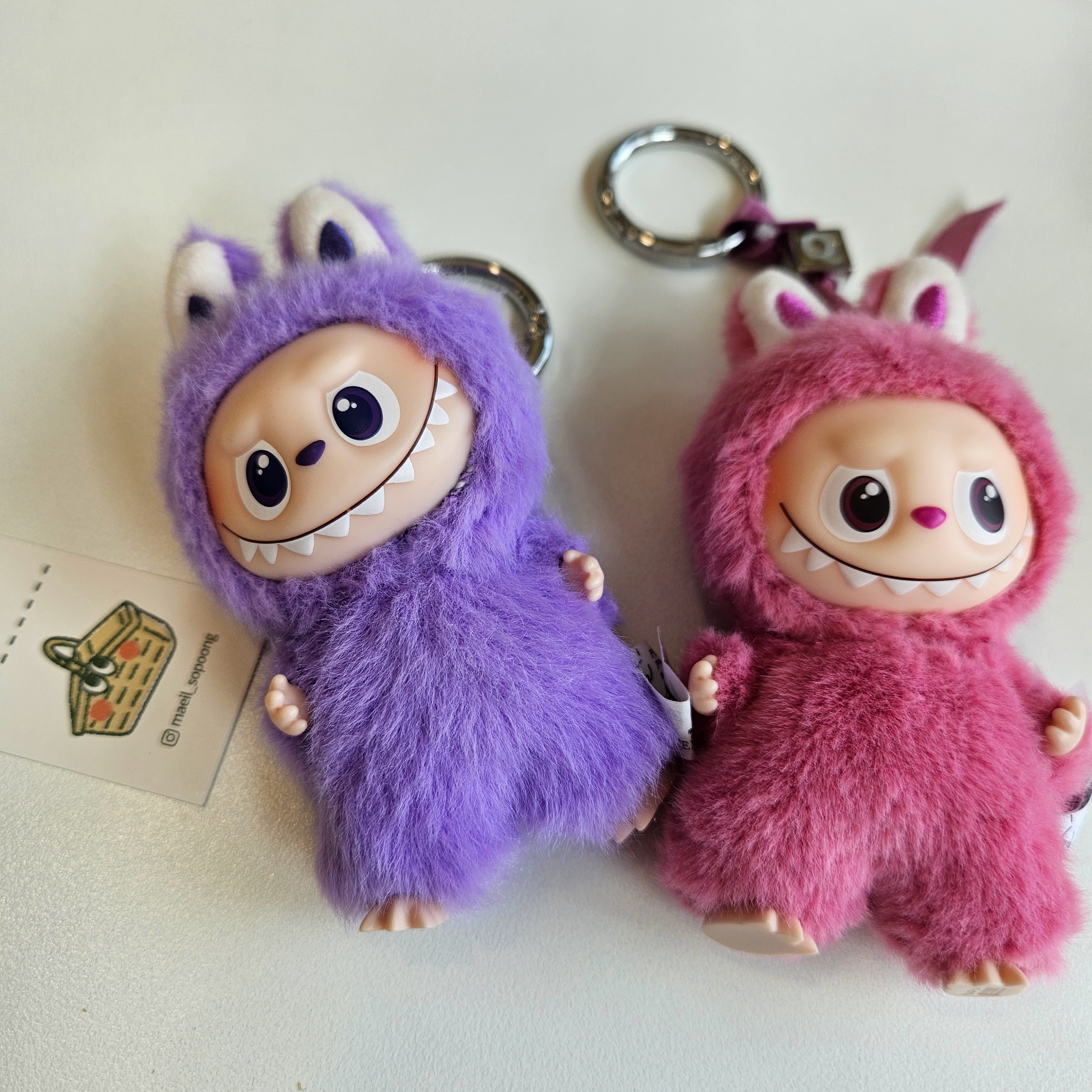 Pop Mart Labubu The Monsters Pin For Love Series Vinyl Plush Pendant (N-Z) T (Opened Case), Pop Mart Labubu The Monsters Pin For Love Series Vinyl Plush Pendant (N-Z) Q (Opened Case) 착용 스타일 - 3