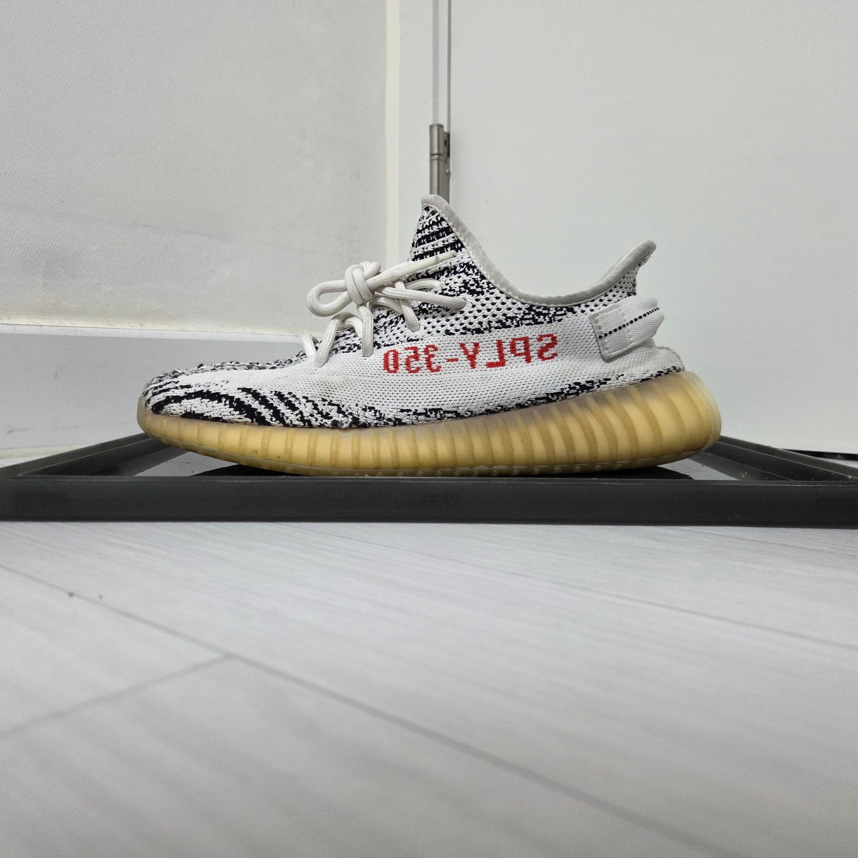 Adidas Yeezy Boost 350 V2 Zebra 2017/2019/2020 착용 스타일