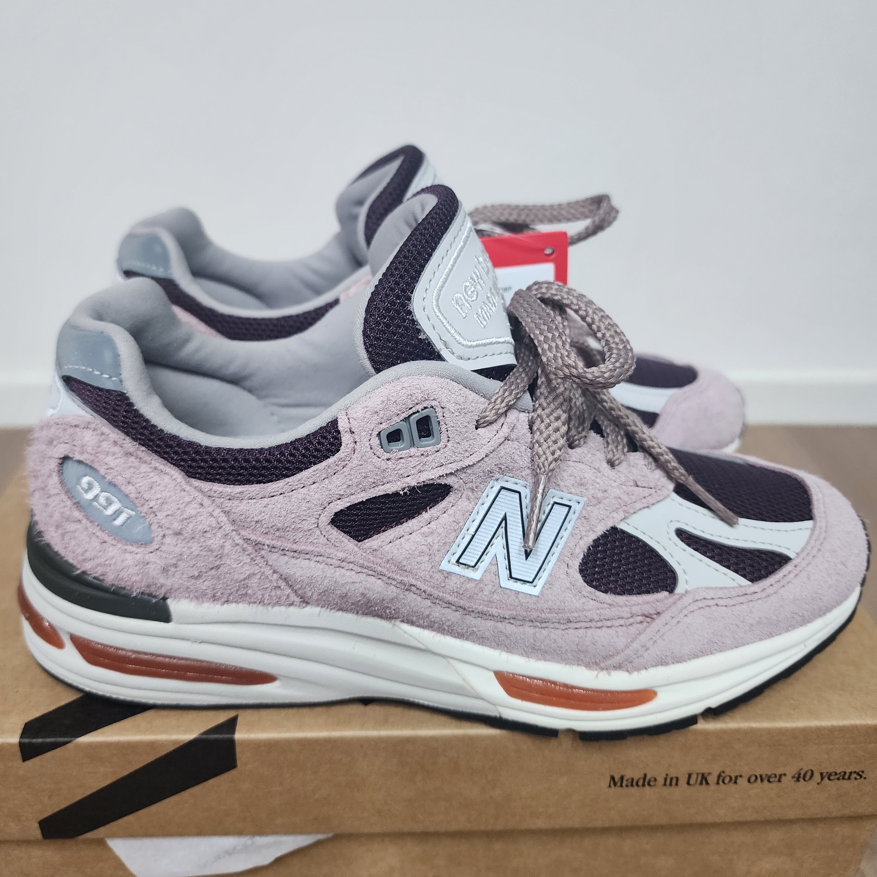 New Balance 991v2 Made in UK Grape Sorbet Deauville Mauve 착용 스타일 - 2